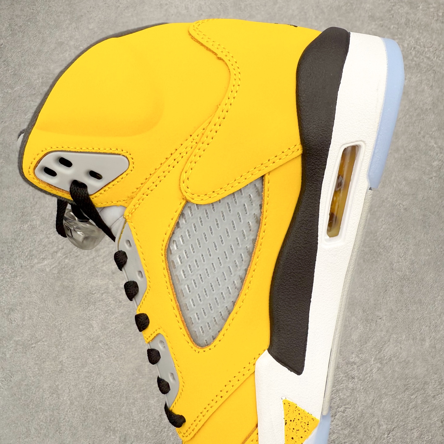 图片[7]-＃外贸版 Air Jordan AJ5 Retro Tokyo T23 京东黑黄 IO3372-700 原纸板楦头开发 进口头层皮料 完美鞋型匹配公司货 正确鞋舌立体高频 最新原厂底模 大底卡色咬花完美 鞋柜必备鞋款 终端现货供应 尺码：40 40.5 41 42 42.5 43 44 44.5 45 46 47.5-选品中心