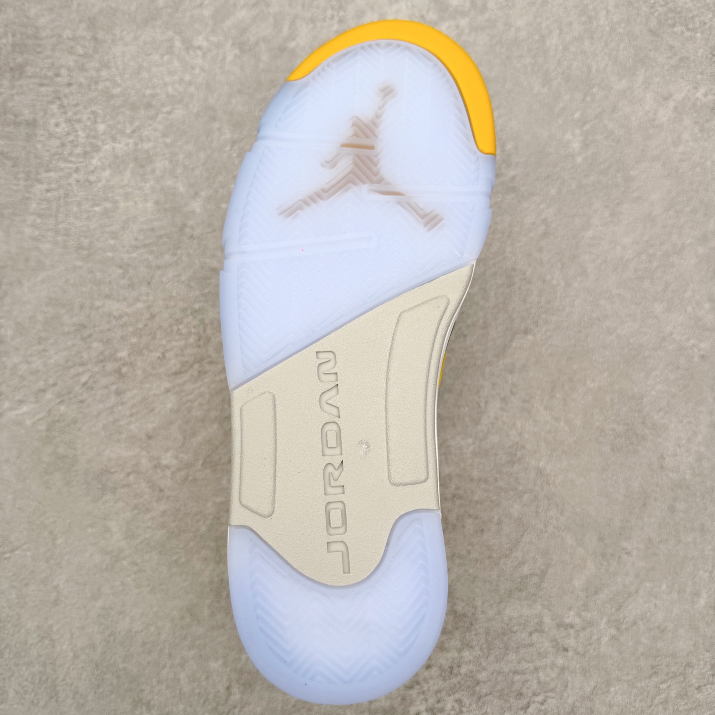 图片[9]-＃外贸版 Air Jordan AJ5 Retro Tokyo T23 京东黑黄 IO3372-700 原纸板楦头开发 进口头层皮料 完美鞋型匹配公司货 正确鞋舌立体高频 最新原厂底模 大底卡色咬花完美 鞋柜必备鞋款 终端现货供应 尺码：40 40.5 41 42 42.5 43 44 44.5 45 46 47.5-选品中心