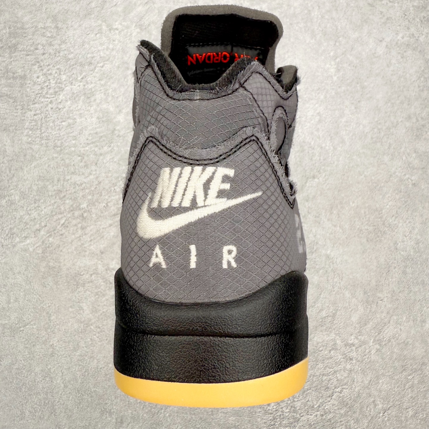 图片[8]-＃外贸版 Off-White™ x Air Jordan Retro AJ5 OW联名黑蝉翼 DH8565-100 原纸板楦头开发 进口头层皮料 完美鞋型匹配公司货 正确鞋舌立体高频 最新原厂底模 大底卡色咬花完美 鞋柜必备鞋款 终端现货供应 尺码：40 40.5 41 42 42.5 43 44 44.5 45 46 47.5-选品中心