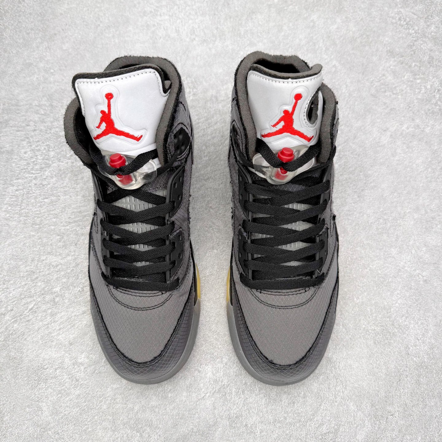 图片[2]-＃外贸版 Off-White™ x Air Jordan Retro AJ5 OW联名黑蝉翼 DH8565-100 原纸板楦头开发 进口头层皮料 完美鞋型匹配公司货 正确鞋舌立体高频 最新原厂底模 大底卡色咬花完美 鞋柜必备鞋款 终端现货供应 尺码：40 40.5 41 42 42.5 43 44 44.5 45 46 47.5-选品中心
