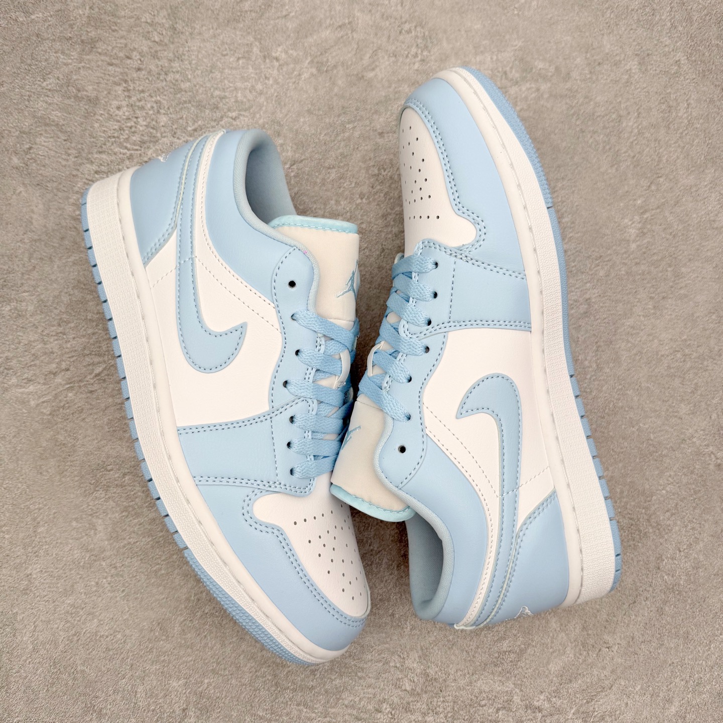 图片[3]-＃小DT Air Jordan AJ1 Low 低帮系列 全新流水线出品 超强性价比 DT版本平替选择 市场第二梯队 全部原鞋开发 原楦原纸板开发 全鞋电脑针车 原厂内置全掌气垫 原盒内在原标 唯一Zp原版鞋带绑法 免检产品 全新2022版型 全头层皮料 完美零毛边处理 原厂配置全掌气垫 价格定位良心 几十个配色陆续出货 实拍调校N版已经零色差零失真 百分百还原实物色彩所见即所得 不存在货不对板色差等低级问题 选购参考实物拍摄 不混卖不参货 只用心做好货严格选品 承诺混一赔十 尺码：36 36.5 37.5 38 38.5 39 40 40.5 41 42 42.5 43 44 44.5 45 46-选品中心