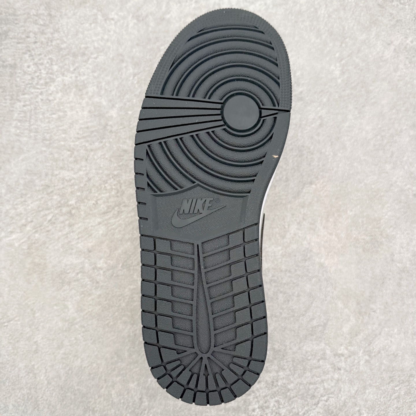 图片[9]-＃小DT Air Jordan AJ1 Low 低帮系列 全新流水线出品 超强性价比 DT版本平替选择 市场第二梯队 全部原鞋开发 原楦原纸板开发 全鞋电脑针车 原厂内置全掌气垫 原盒内在原标 唯一Zp原版鞋带绑法 免检产品 全新2022版型 全头层皮料 完美零毛边处理 原厂配置全掌气垫 价格定位良心 几十个配色陆续出货 实拍调校N版已经零色差零失真 百分百还原实物色彩所见即所得 不存在货不对板色差等低级问题 选购参考实物拍摄 不混卖不参货 只用心做好货严格选品 承诺混一赔十 尺码：36 36.5 37.5 38 38.5 39 40 40.5 41 42 42.5 43 44 44.5 45 46-选品中心