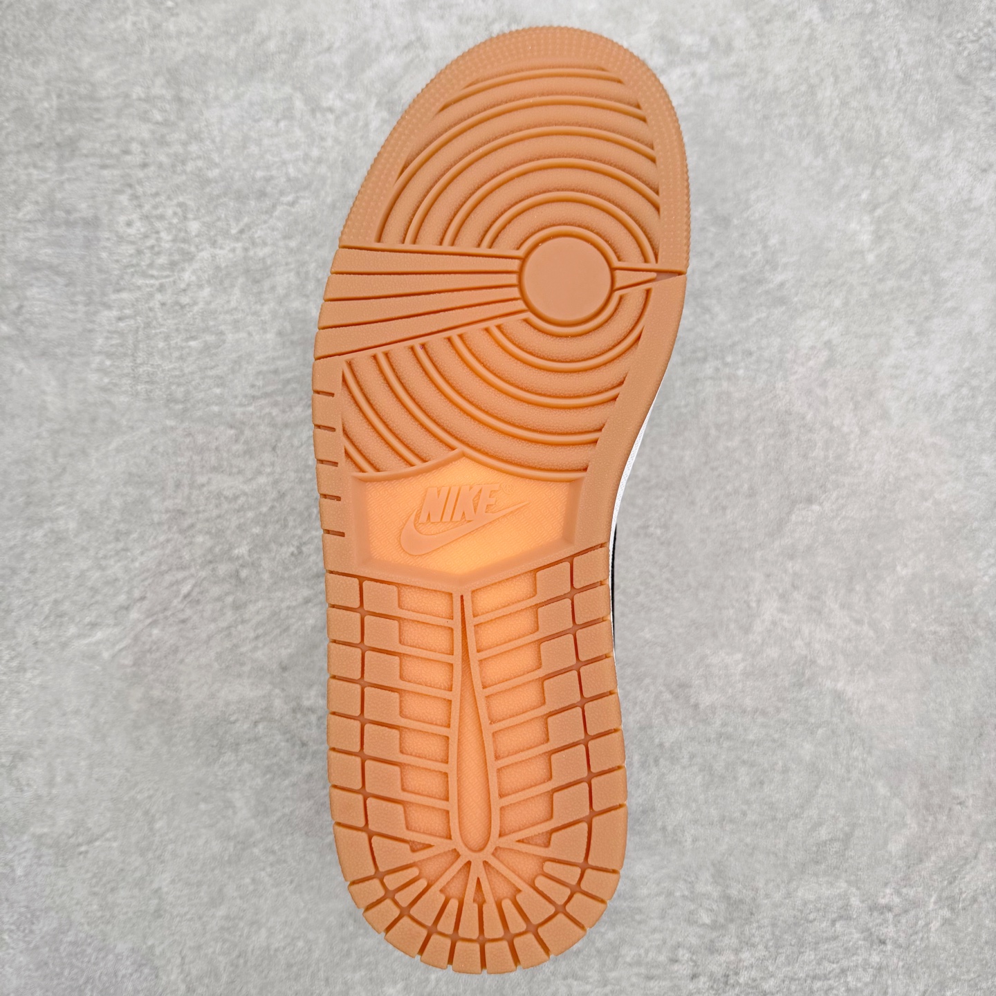 图片[9]-＃小DT Air Jordan AJ1 Low 低帮系列 全新流水线出品 超强性价比 DT版本平替选择 市场第二梯队 全部原鞋开发 原楦原纸板开发 全鞋电脑针车 原厂内置全掌气垫 原盒内在原标 唯一Zp原版鞋带绑法 免检产品 全新2022版型 全头层皮料 完美零毛边处理 原厂配置全掌气垫 价格定位良心 几十个配色陆续出货 实拍调校N版已经零色差零失真 百分百还原实物色彩所见即所得 不存在货不对板色差等低级问题 选购参考实物拍摄 不混卖不参货 只用心做好货严格选品 承诺混一赔十 尺码：36 36.5 37.5 38 38.5 39 40 40.5 41 42 42.5 43 44 44.5 45 46-选品中心