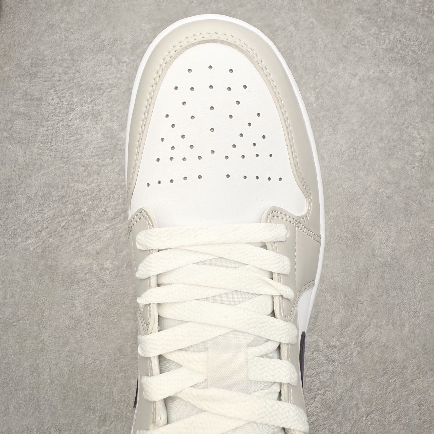 图片[4]-＃小DT Air Jordan AJ1 Low 低帮系列 全新流水线出品 超强性价比 DT版本平替选择 市场第二梯队 全部原鞋开发 原楦原纸板开发 全鞋电脑针车 原厂内置全掌气垫 原盒内在原标 唯一Zp原版鞋带绑法 免检产品 全新2022版型 全头层皮料 完美零毛边处理 原厂配置全掌气垫 价格定位良心 几十个配色陆续出货 实拍调校N版已经零色差零失真 百分百还原实物色彩所见即所得 不存在货不对板色差等低级问题 选购参考实物拍摄 不混卖不参货 只用心做好货严格选品 承诺混一赔十 尺码：36 36.5 37.5 38 38.5 39 40 40.5 41 42 42.5 43 44 44.5 45 46-选品中心