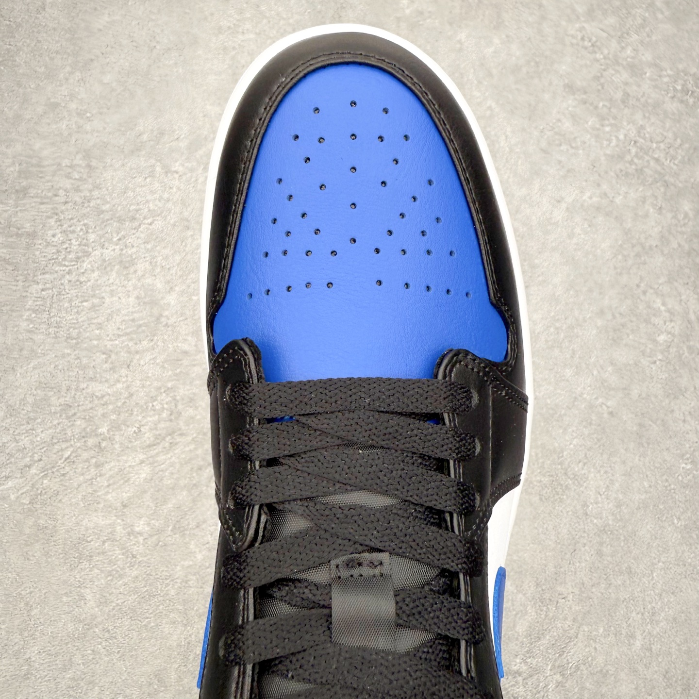 图片[4]-＃小DT Air Jordan AJ1 Low 低帮系列 全新流水线出品 超强性价比 DT版本平替选择 市场第二梯队 全部原鞋开发 原楦原纸板开发 全鞋电脑针车 原厂内置全掌气垫 原盒内在原标 唯一Zp原版鞋带绑法 免检产品 全新2022版型 全头层皮料 完美零毛边处理 原厂配置全掌气垫 价格定位良心 几十个配色陆续出货 实拍调校N版已经零色差零失真 百分百还原实物色彩所见即所得 不存在货不对板色差等低级问题 选购参考实物拍摄 不混卖不参货 只用心做好货严格选品 承诺混一赔十 尺码：36 36.5 37.5 38 38.5 39 40 40.5 41 42 42.5 43 44 44.5 45 46-选品中心