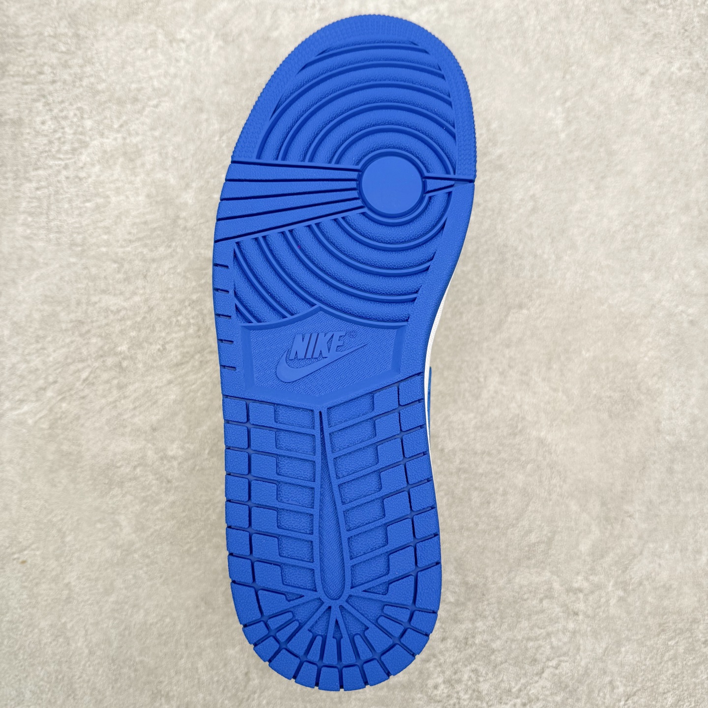 图片[9]-＃小DT Air Jordan AJ1 Low 低帮系列 全新流水线出品 超强性价比 DT版本平替选择 市场第二梯队 全部原鞋开发 原楦原纸板开发 全鞋电脑针车 原厂内置全掌气垫 原盒内在原标 唯一Zp原版鞋带绑法 免检产品 全新2022版型 全头层皮料 完美零毛边处理 原厂配置全掌气垫 价格定位良心 几十个配色陆续出货 实拍调校N版已经零色差零失真 百分百还原实物色彩所见即所得 不存在货不对板色差等低级问题 选购参考实物拍摄 不混卖不参货 只用心做好货严格选品 承诺混一赔十 尺码：36 36.5 37.5 38 38.5 39 40 40.5 41 42 42.5 43 44 44.5 45 46-选品中心