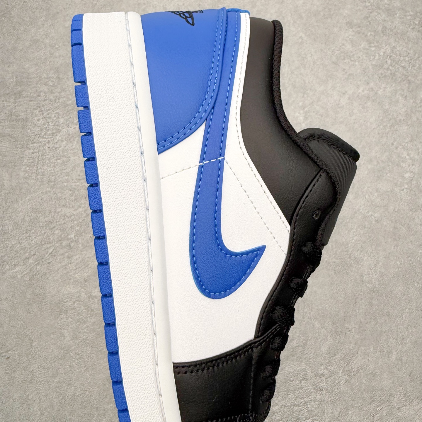 图片[6]-＃小DT Air Jordan AJ1 Low 低帮系列 全新流水线出品 超强性价比 DT版本平替选择 市场第二梯队 全部原鞋开发 原楦原纸板开发 全鞋电脑针车 原厂内置全掌气垫 原盒内在原标 唯一Zp原版鞋带绑法 免检产品 全新2022版型 全头层皮料 完美零毛边处理 原厂配置全掌气垫 价格定位良心 几十个配色陆续出货 实拍调校N版已经零色差零失真 百分百还原实物色彩所见即所得 不存在货不对板色差等低级问题 选购参考实物拍摄 不混卖不参货 只用心做好货严格选品 承诺混一赔十 尺码：36 36.5 37.5 38 38.5 39 40 40.5 41 42 42.5 43 44 44.5 45 46-选品中心