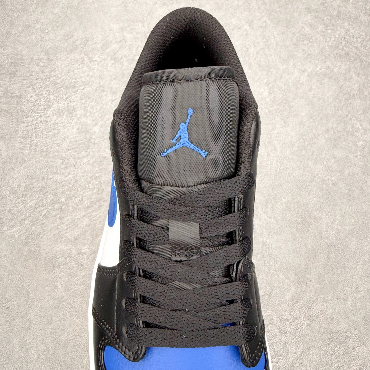 图片[5]-＃小DT Air Jordan AJ1 Low 低帮系列 全新流水线出品 超强性价比 DT版本平替选择 市场第二梯队 全部原鞋开发 原楦原纸板开发 全鞋电脑针车 原厂内置全掌气垫 原盒内在原标 唯一Zp原版鞋带绑法 免检产品 全新2022版型 全头层皮料 完美零毛边处理 原厂配置全掌气垫 价格定位良心 几十个配色陆续出货 实拍调校N版已经零色差零失真 百分百还原实物色彩所见即所得 不存在货不对板色差等低级问题 选购参考实物拍摄 不混卖不参货 只用心做好货严格选品 承诺混一赔十 尺码：36 36.5 37.5 38 38.5 39 40 40.5 41 42 42.5 43 44 44.5 45 46-选品中心