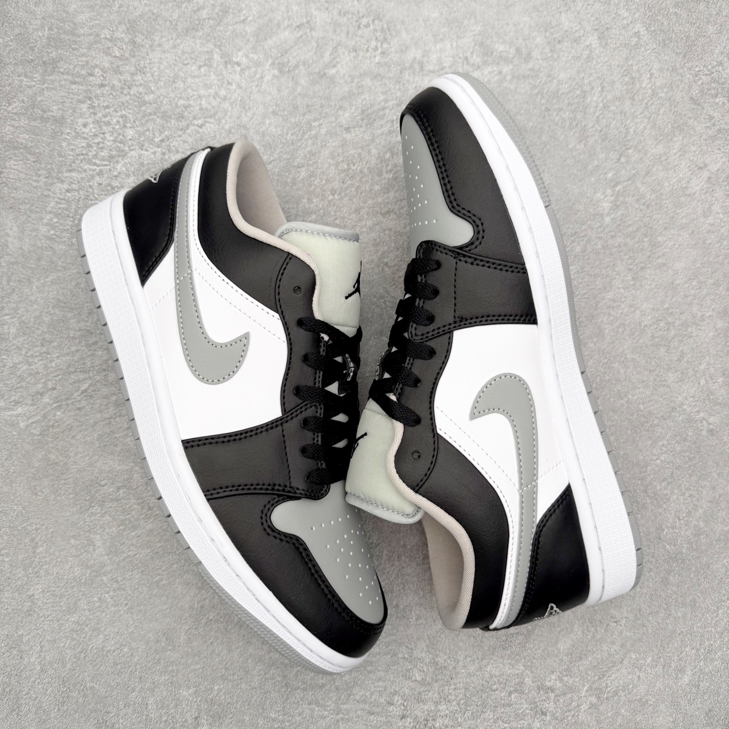 图片[3]-＃小DT Air Jordan AJ1 Low 低帮系列 全新流水线出品 超强性价比 DT版本平替选择 市场第二梯队 全部原鞋开发 原楦原纸板开发 全鞋电脑针车 原厂内置全掌气垫 原盒内在原标 唯一Zp原版鞋带绑法 免检产品 全新2022版型 全头层皮料 完美零毛边处理 原厂配置全掌气垫 价格定位良心 几十个配色陆续出货 实拍调校N版已经零色差零失真 百分百还原实物色彩所见即所得 不存在货不对板色差等低级问题 选购参考实物拍摄 不混卖不参货 只用心做好货严格选品 承诺混一赔十 尺码：36 36.5 37.5 38 38.5 39 40 40.5 41 42 42.5 43 44 44.5 45 46-选品中心