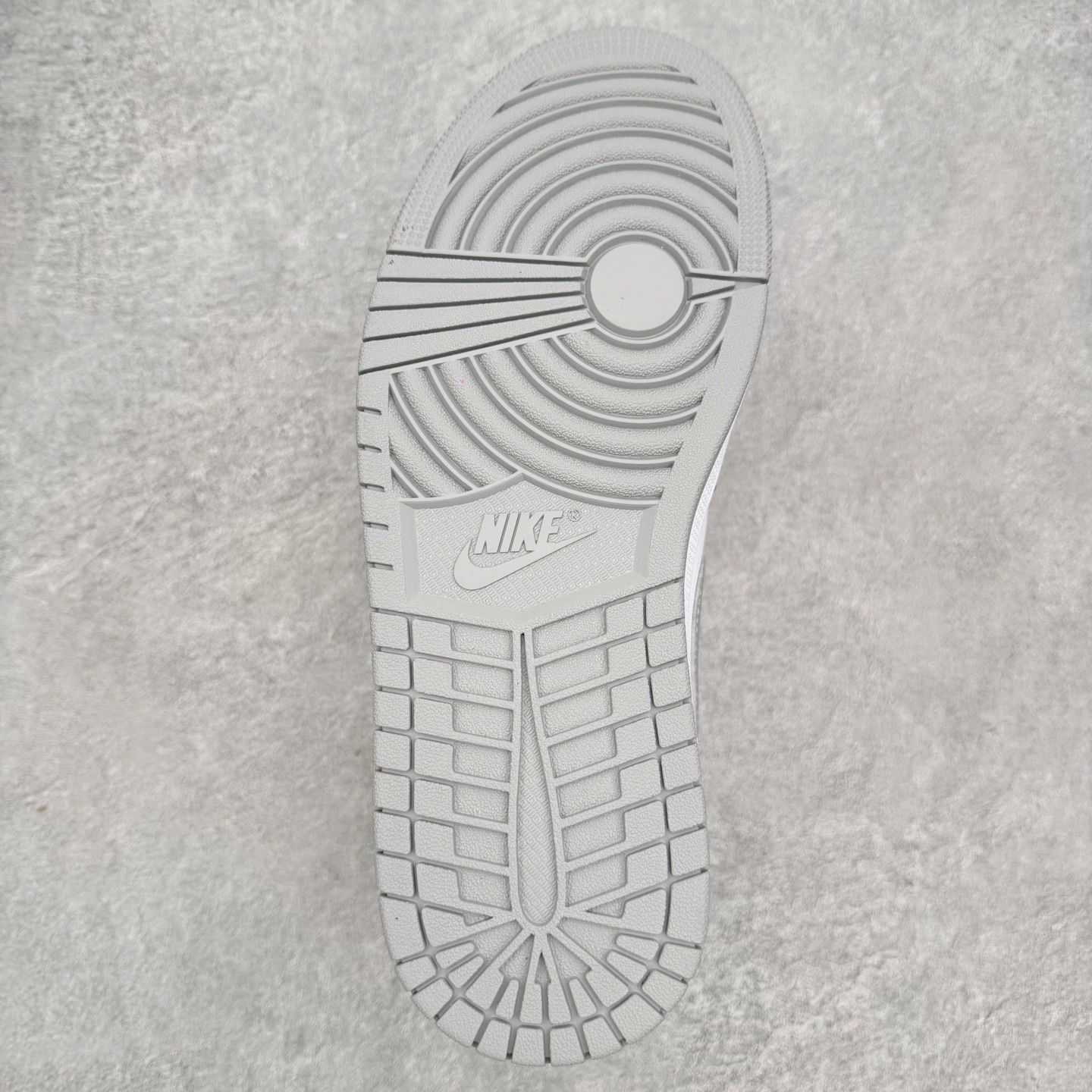 图片[9]-＃小DT Air Jordan AJ1 Low 低帮系列 全新流水线出品 超强性价比 DT版本平替选择 市场第二梯队 全部原鞋开发 原楦原纸板开发 全鞋电脑针车 原厂内置全掌气垫 原盒内在原标 唯一Zp原版鞋带绑法 免检产品 全新2022版型 全头层皮料 完美零毛边处理 原厂配置全掌气垫 价格定位良心 几十个配色陆续出货 实拍调校N版已经零色差零失真 百分百还原实物色彩所见即所得 不存在货不对板色差等低级问题 选购参考实物拍摄 不混卖不参货 只用心做好货严格选品 承诺混一赔十 尺码：36 36.5 37.5 38 38.5 39 40 40.5 41 42 42.5 43 44 44.5 45 46-选品中心