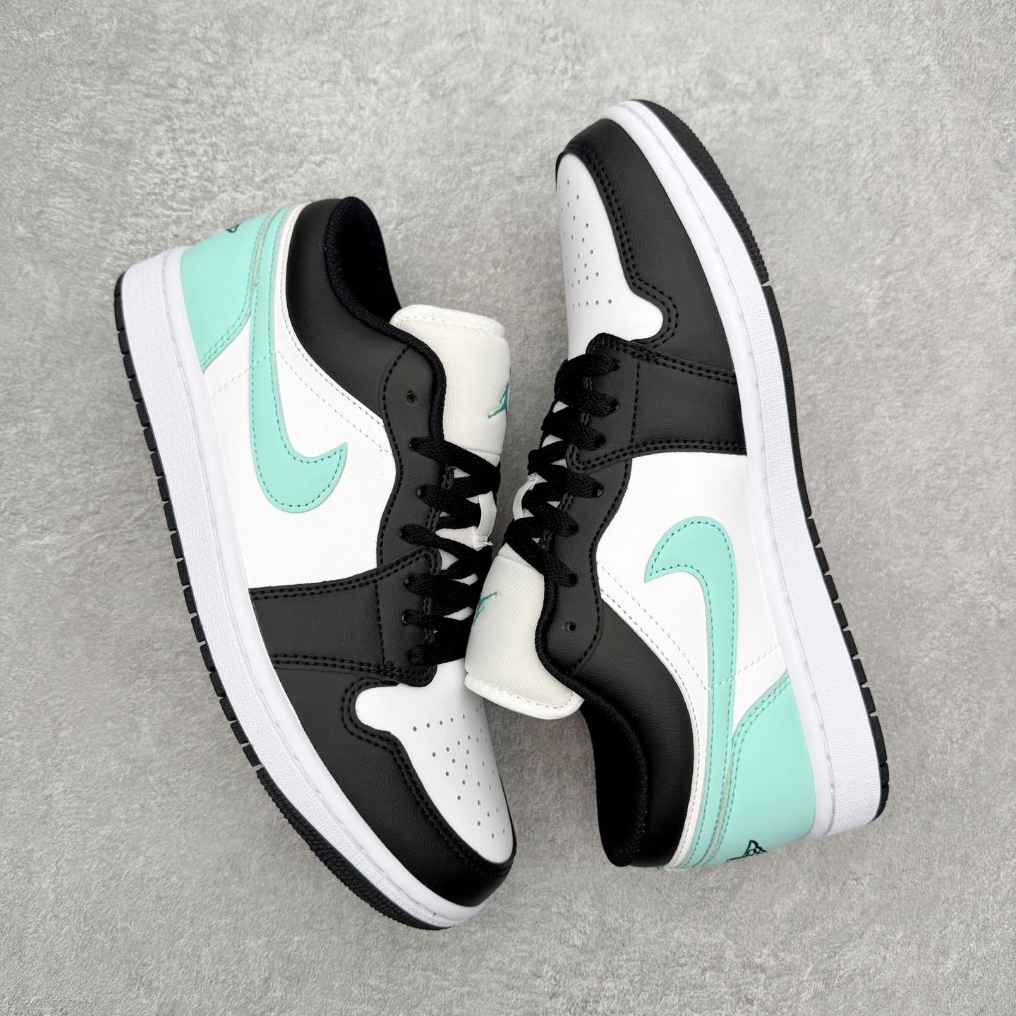 图片[3]-＃小DT Air Jordan AJ1 Low 低帮系列 全新流水线出品 超强性价比 DT版本平替选择 市场第二梯队 全部原鞋开发 原楦原纸板开发 全鞋电脑针车 原厂内置全掌气垫 原盒内在原标 唯一Zp原版鞋带绑法 免检产品 全新2022版型 全头层皮料 完美零毛边处理 原厂配置全掌气垫 价格定位良心 几十个配色陆续出货 实拍调校N版已经零色差零失真 百分百还原实物色彩所见即所得 不存在货不对板色差等低级问题 选购参考实物拍摄 不混卖不参货 只用心做好货严格选品 承诺混一赔十 尺码：36 36.5 37.5 38 38.5 39 40 40.5 41 42 42.5 43 44 44.5 45 46-选品中心