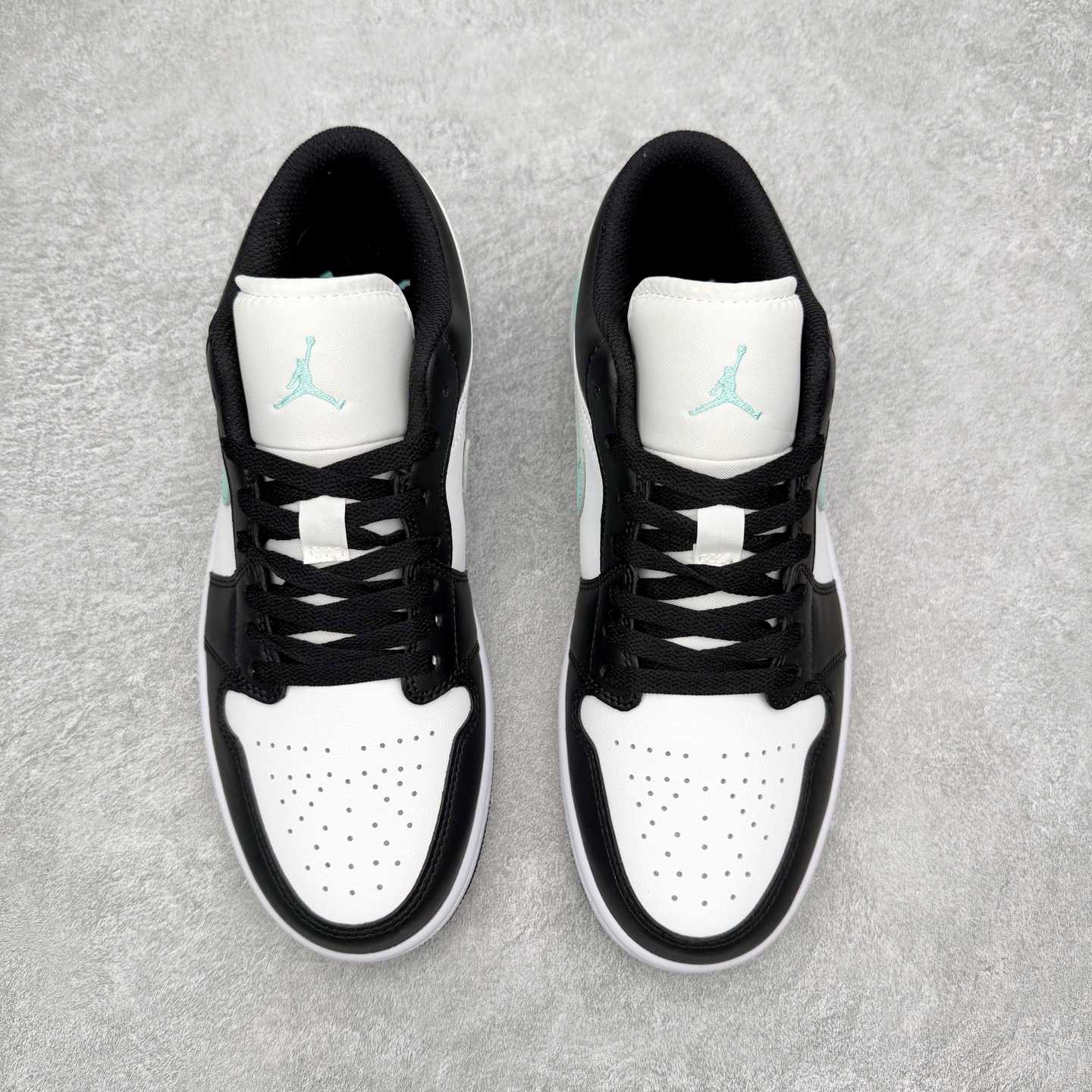 图片[2]-＃小DT Air Jordan AJ1 Low 低帮系列 全新流水线出品 超强性价比 DT版本平替选择 市场第二梯队 全部原鞋开发 原楦原纸板开发 全鞋电脑针车 原厂内置全掌气垫 原盒内在原标 唯一Zp原版鞋带绑法 免检产品 全新2022版型 全头层皮料 完美零毛边处理 原厂配置全掌气垫 价格定位良心 几十个配色陆续出货 实拍调校N版已经零色差零失真 百分百还原实物色彩所见即所得 不存在货不对板色差等低级问题 选购参考实物拍摄 不混卖不参货 只用心做好货严格选品 承诺混一赔十 尺码：36 36.5 37.5 38 38.5 39 40 40.5 41 42 42.5 43 44 44.5 45 46-选品中心