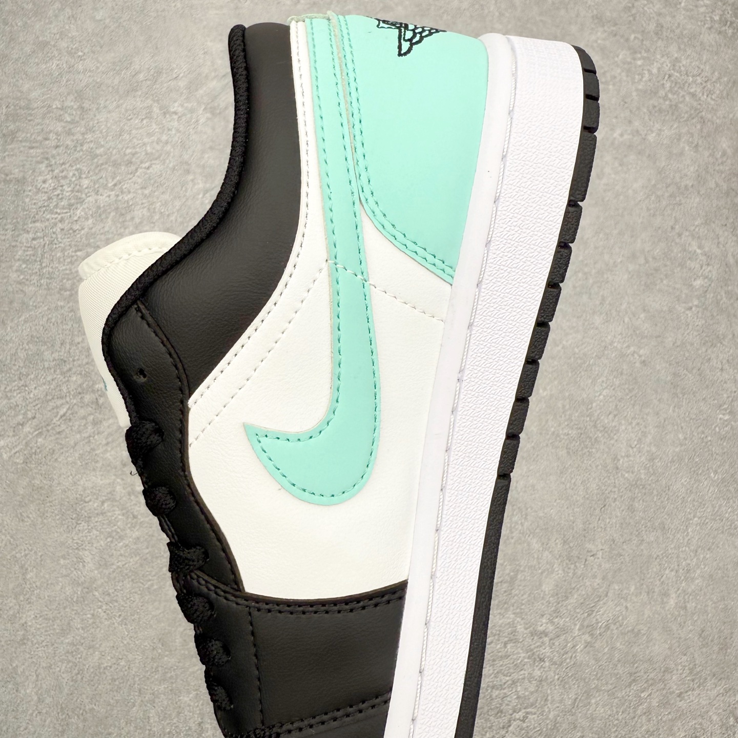 图片[7]-＃小DT Air Jordan AJ1 Low 低帮系列 全新流水线出品 超强性价比 DT版本平替选择 市场第二梯队 全部原鞋开发 原楦原纸板开发 全鞋电脑针车 原厂内置全掌气垫 原盒内在原标 唯一Zp原版鞋带绑法 免检产品 全新2022版型 全头层皮料 完美零毛边处理 原厂配置全掌气垫 价格定位良心 几十个配色陆续出货 实拍调校N版已经零色差零失真 百分百还原实物色彩所见即所得 不存在货不对板色差等低级问题 选购参考实物拍摄 不混卖不参货 只用心做好货严格选品 承诺混一赔十 尺码：36 36.5 37.5 38 38.5 39 40 40.5 41 42 42.5 43 44 44.5 45 46-选品中心