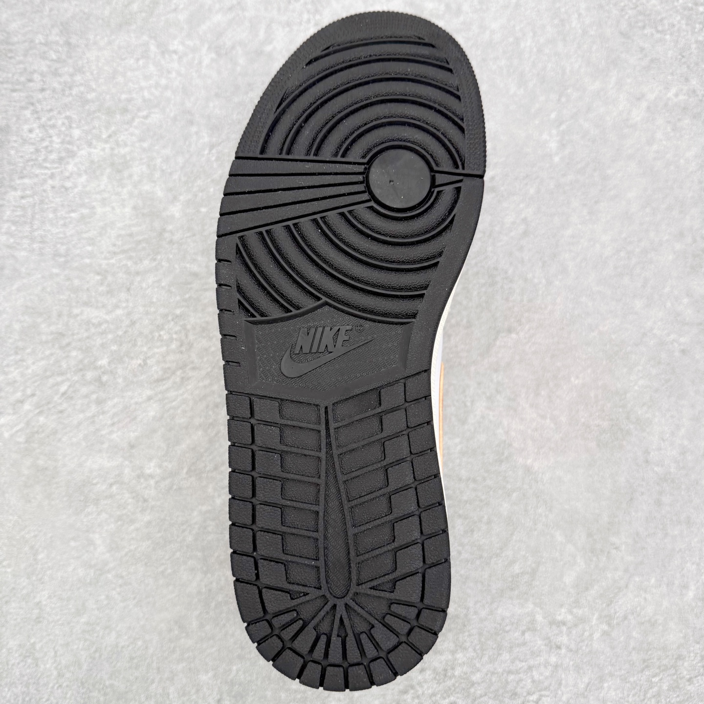 图片[9]-＃小DT Air Jordan AJ1 Low 低帮系列 全新流水线出品 超强性价比 DT版本平替选择 市场第二梯队 全部原鞋开发 原楦原纸板开发 全鞋电脑针车 原厂内置全掌气垫 原盒内在原标 唯一Zp原版鞋带绑法 免检产品 全新2022版型 全头层皮料 完美零毛边处理 原厂配置全掌气垫 价格定位良心 几十个配色陆续出货 实拍调校N版已经零色差零失真 百分百还原实物色彩所见即所得 不存在货不对板色差等低级问题 选购参考实物拍摄 不混卖不参货 只用心做好货严格选品 承诺混一赔十 尺码：36 36.5 37.5 38 38.5 39 40 40.5 41 42 42.5 43 44 44.5 45 46-选品中心