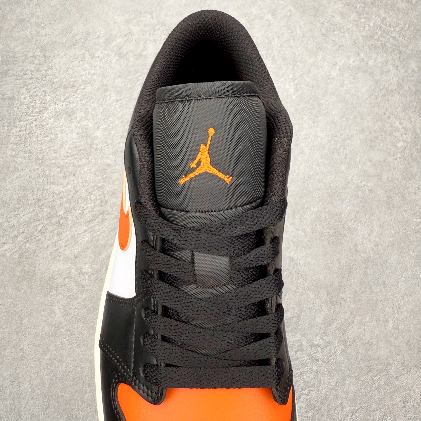 图片[5]-＃小DT Air Jordan AJ1 Low 低帮系列 全新流水线出品 超强性价比 DT版本平替选择 市场第二梯队 全部原鞋开发 原楦原纸板开发 全鞋电脑针车 原厂内置全掌气垫 原盒内在原标 唯一Zp原版鞋带绑法 免检产品 全新2022版型 全头层皮料 完美零毛边处理 原厂配置全掌气垫 价格定位良心 几十个配色陆续出货 实拍调校N版已经零色差零失真 百分百还原实物色彩所见即所得 不存在货不对板色差等低级问题 选购参考实物拍摄 不混卖不参货 只用心做好货严格选品 承诺混一赔十 尺码：36 36.5 37.5 38 38.5 39 40 40.5 41 42 42.5 43 44 44.5 45 46-选品中心