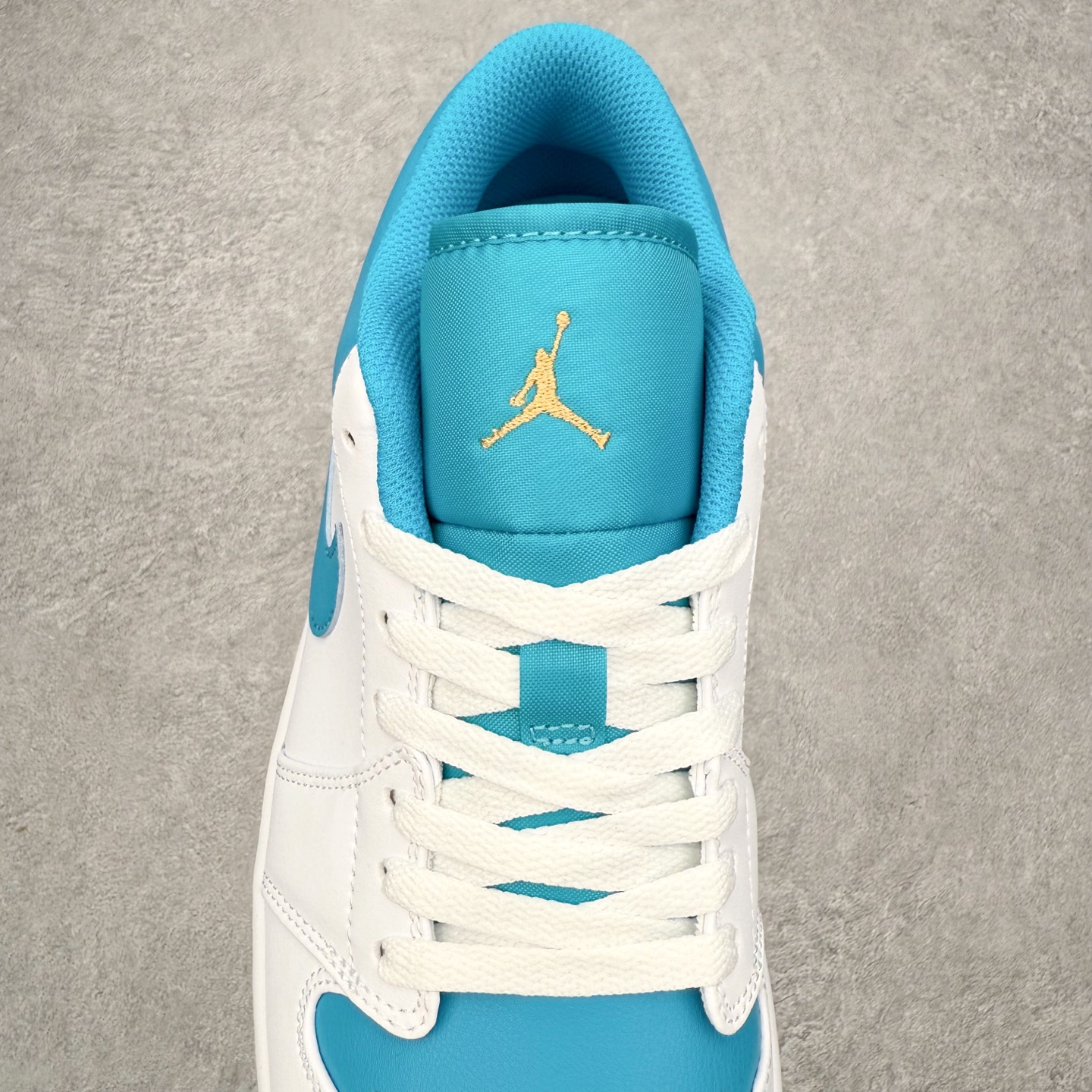 图片[5]-＃小DT Air Jordan AJ1 Low 低帮系列 全新流水线出品 超强性价比 DT版本平替选择 市场第二梯队 全部原鞋开发 原楦原纸板开发 全鞋电脑针车 原厂内置全掌气垫 原盒内在原标 唯一Zp原版鞋带绑法 免检产品 全新2022版型 全头层皮料 完美零毛边处理 原厂配置全掌气垫 价格定位良心 几十个配色陆续出货 实拍调校N版已经零色差零失真 百分百还原实物色彩所见即所得 不存在货不对板色差等低级问题 选购参考实物拍摄 不混卖不参货 只用心做好货严格选品 承诺混一赔十 尺码：36 36.5 37.5 38 38.5 39 40 40.5 41 42 42.5 43 44 44.5 45 46-选品中心