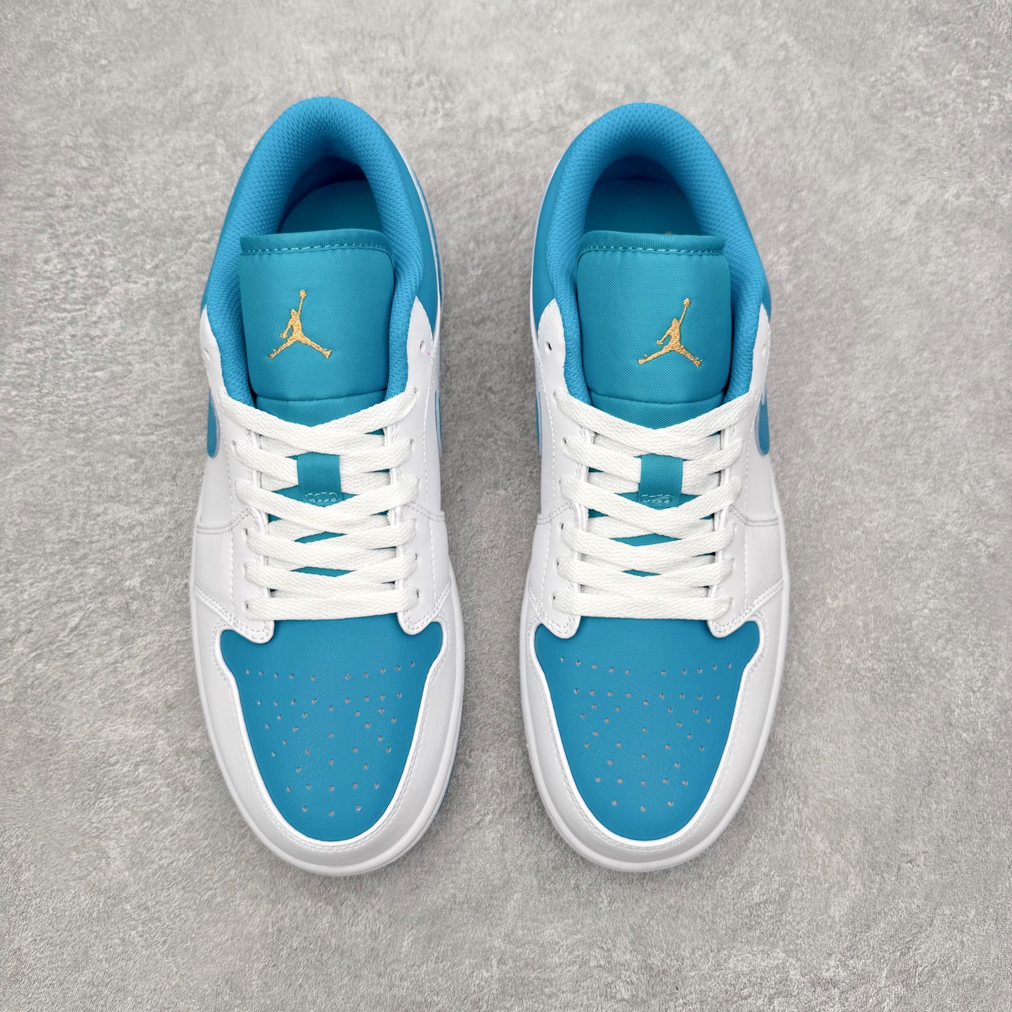 图片[2]-＃小DT Air Jordan AJ1 Low 低帮系列 全新流水线出品 超强性价比 DT版本平替选择 市场第二梯队 全部原鞋开发 原楦原纸板开发 全鞋电脑针车 原厂内置全掌气垫 原盒内在原标 唯一Zp原版鞋带绑法 免检产品 全新2022版型 全头层皮料 完美零毛边处理 原厂配置全掌气垫 价格定位良心 几十个配色陆续出货 实拍调校N版已经零色差零失真 百分百还原实物色彩所见即所得 不存在货不对板色差等低级问题 选购参考实物拍摄 不混卖不参货 只用心做好货严格选品 承诺混一赔十 尺码：36 36.5 37.5 38 38.5 39 40 40.5 41 42 42.5 43 44 44.5 45 46-选品中心