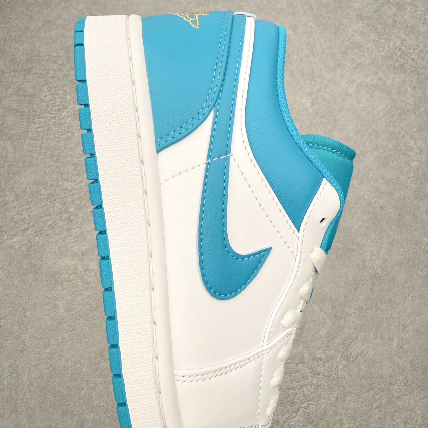 图片[6]-＃小DT Air Jordan AJ1 Low 低帮系列 全新流水线出品 超强性价比 DT版本平替选择 市场第二梯队 全部原鞋开发 原楦原纸板开发 全鞋电脑针车 原厂内置全掌气垫 原盒内在原标 唯一Zp原版鞋带绑法 免检产品 全新2022版型 全头层皮料 完美零毛边处理 原厂配置全掌气垫 价格定位良心 几十个配色陆续出货 实拍调校N版已经零色差零失真 百分百还原实物色彩所见即所得 不存在货不对板色差等低级问题 选购参考实物拍摄 不混卖不参货 只用心做好货严格选品 承诺混一赔十 尺码：36 36.5 37.5 38 38.5 39 40 40.5 41 42 42.5 43 44 44.5 45 46-选品中心