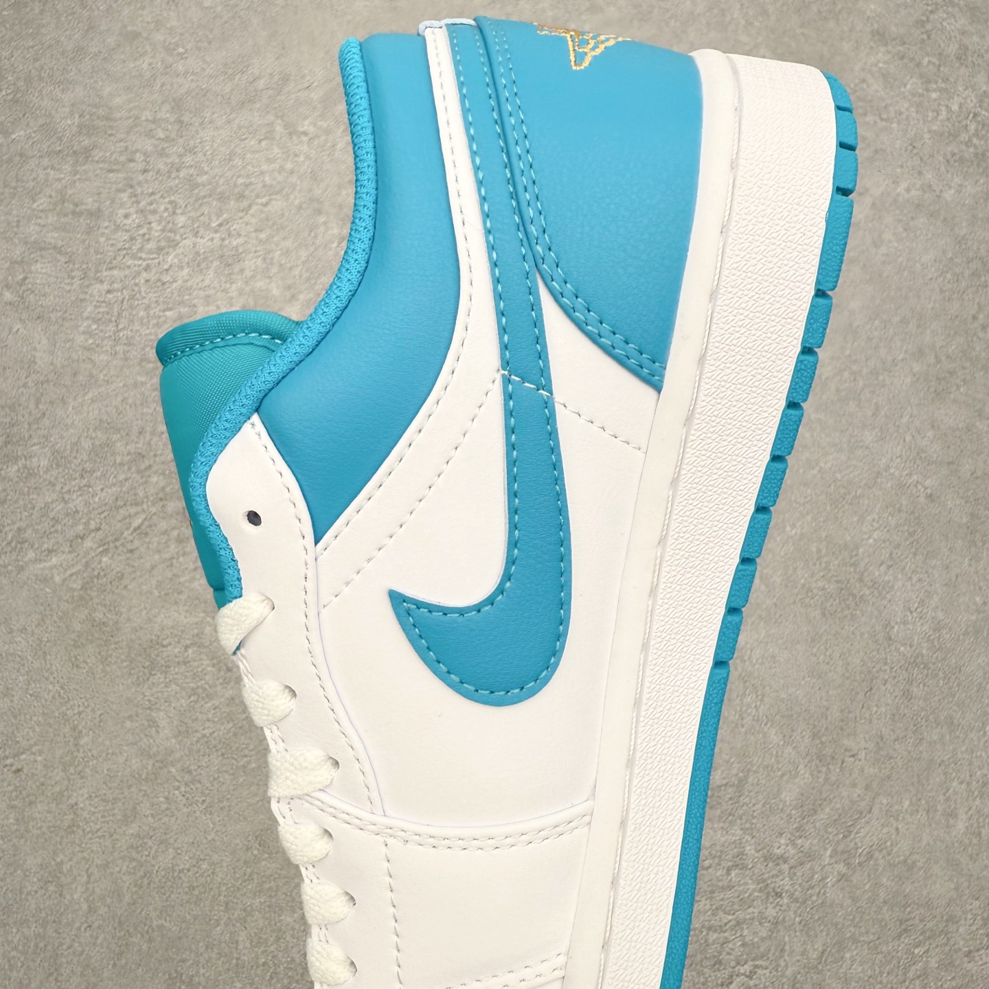 图片[7]-＃小DT Air Jordan AJ1 Low 低帮系列 全新流水线出品 超强性价比 DT版本平替选择 市场第二梯队 全部原鞋开发 原楦原纸板开发 全鞋电脑针车 原厂内置全掌气垫 原盒内在原标 唯一Zp原版鞋带绑法 免检产品 全新2022版型 全头层皮料 完美零毛边处理 原厂配置全掌气垫 价格定位良心 几十个配色陆续出货 实拍调校N版已经零色差零失真 百分百还原实物色彩所见即所得 不存在货不对板色差等低级问题 选购参考实物拍摄 不混卖不参货 只用心做好货严格选品 承诺混一赔十 尺码：36 36.5 37.5 38 38.5 39 40 40.5 41 42 42.5 43 44 44.5 45 46-选品中心