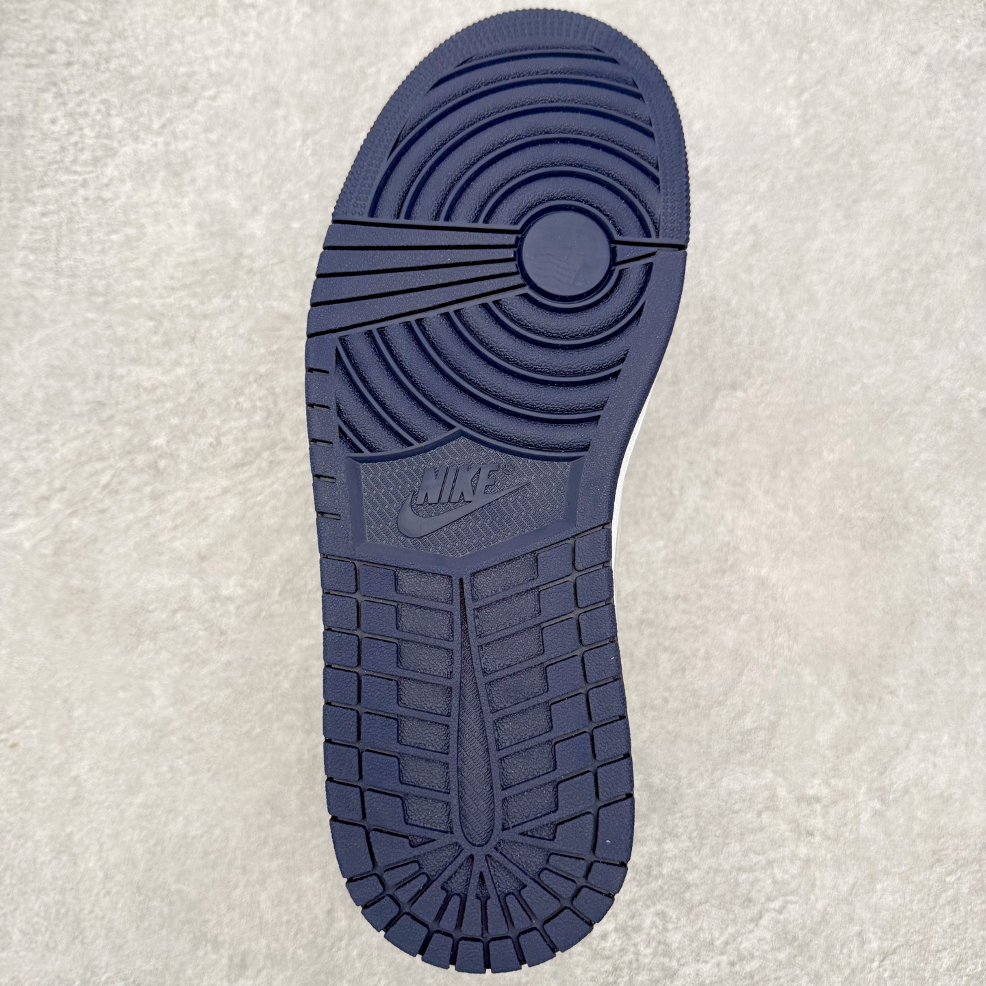 图片[9]-＃小DT Air Jordan AJ1 Low 低帮系列 全新流水线出品 超强性价比 DT版本平替选择 市场第二梯队 全部原鞋开发 原楦原纸板开发 全鞋电脑针车 原厂内置全掌气垫 原盒内在原标 唯一Zp原版鞋带绑法 免检产品 全新2022版型 全头层皮料 完美零毛边处理 原厂配置全掌气垫 价格定位良心 几十个配色陆续出货 实拍调校N版已经零色差零失真 百分百还原实物色彩所见即所得 不存在货不对板色差等低级问题 选购参考实物拍摄 不混卖不参货 只用心做好货严格选品 承诺混一赔十 尺码：36 36.5 37.5 38 38.5 39 40 40.5 41 42 42.5 43 44 44.5 45 46-选品中心