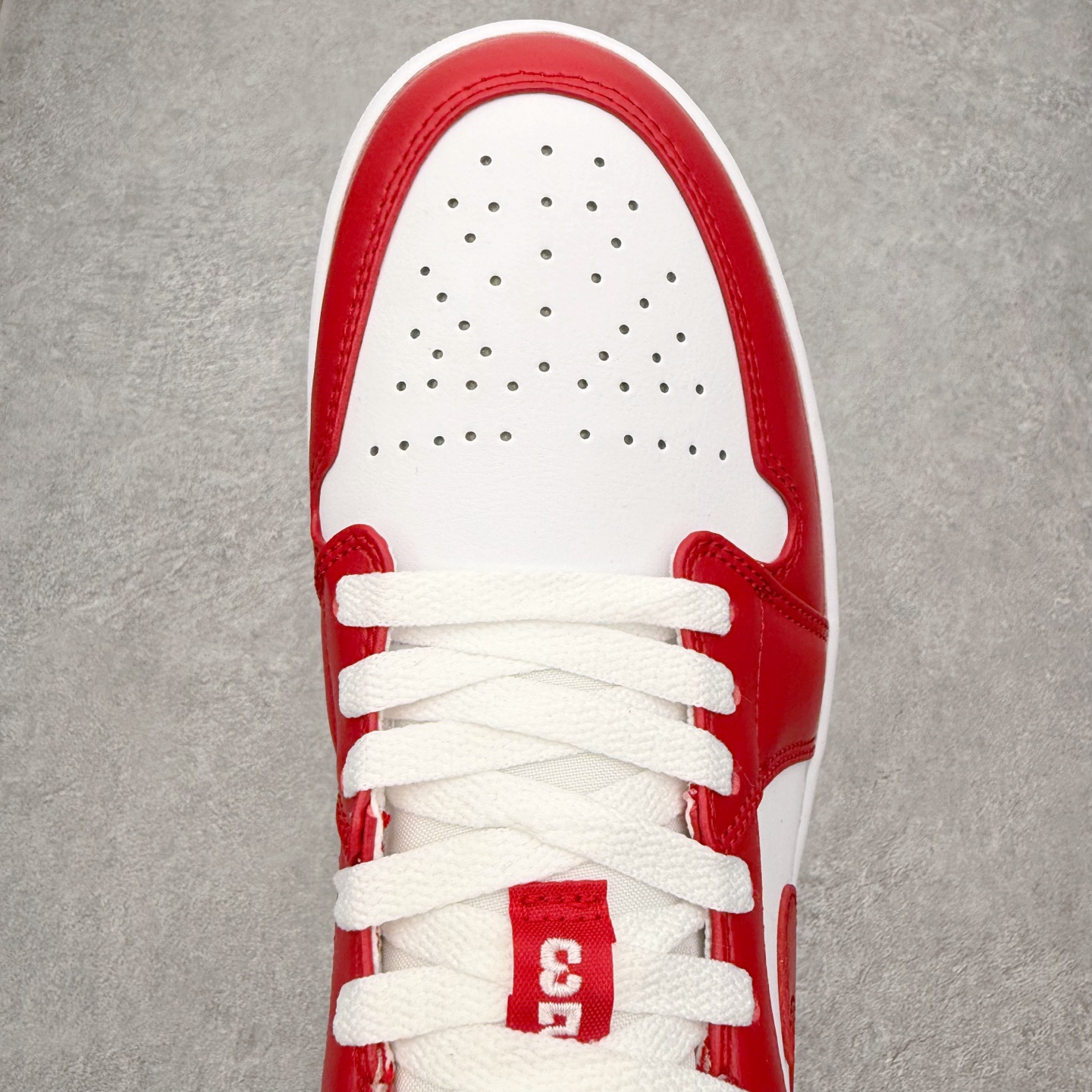 图片[4]-＃小DT Air Jordan AJ1 Low 低帮系列 全新流水线出品 超强性价比 DT版本平替选择 市场第二梯队 全部原鞋开发 原楦原纸板开发 全鞋电脑针车 原厂内置全掌气垫 原盒内在原标 唯一Zp原版鞋带绑法 免检产品 全新2022版型 全头层皮料 完美零毛边处理 原厂配置全掌气垫 价格定位良心 几十个配色陆续出货 实拍调校N版已经零色差零失真 百分百还原实物色彩所见即所得 不存在货不对板色差等低级问题 选购参考实物拍摄 不混卖不参货 只用心做好货严格选品 承诺混一赔十 尺码：36 36.5 37.5 38 38.5 39 40 40.5 41 42 42.5 43 44 44.5 45 46-选品中心