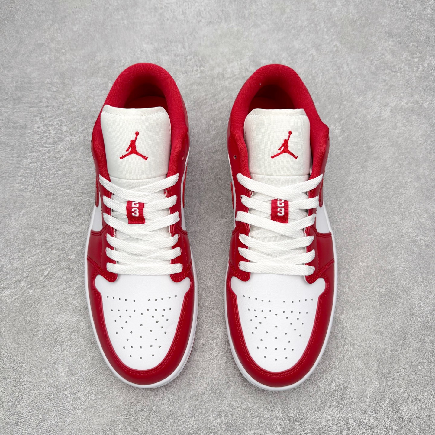 图片[2]-＃小DT Air Jordan AJ1 Low 低帮系列 全新流水线出品 超强性价比 DT版本平替选择 市场第二梯队 全部原鞋开发 原楦原纸板开发 全鞋电脑针车 原厂内置全掌气垫 原盒内在原标 唯一Zp原版鞋带绑法 免检产品 全新2022版型 全头层皮料 完美零毛边处理 原厂配置全掌气垫 价格定位良心 几十个配色陆续出货 实拍调校N版已经零色差零失真 百分百还原实物色彩所见即所得 不存在货不对板色差等低级问题 选购参考实物拍摄 不混卖不参货 只用心做好货严格选品 承诺混一赔十 尺码：36 36.5 37.5 38 38.5 39 40 40.5 41 42 42.5 43 44 44.5 45 46-选品中心