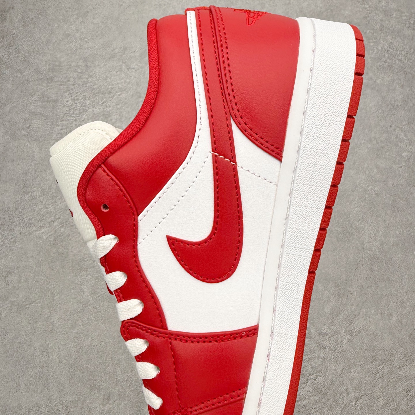 图片[7]-＃小DT Air Jordan AJ1 Low 低帮系列 全新流水线出品 超强性价比 DT版本平替选择 市场第二梯队 全部原鞋开发 原楦原纸板开发 全鞋电脑针车 原厂内置全掌气垫 原盒内在原标 唯一Zp原版鞋带绑法 免检产品 全新2022版型 全头层皮料 完美零毛边处理 原厂配置全掌气垫 价格定位良心 几十个配色陆续出货 实拍调校N版已经零色差零失真 百分百还原实物色彩所见即所得 不存在货不对板色差等低级问题 选购参考实物拍摄 不混卖不参货 只用心做好货严格选品 承诺混一赔十 尺码：36 36.5 37.5 38 38.5 39 40 40.5 41 42 42.5 43 44 44.5 45 46-选品中心