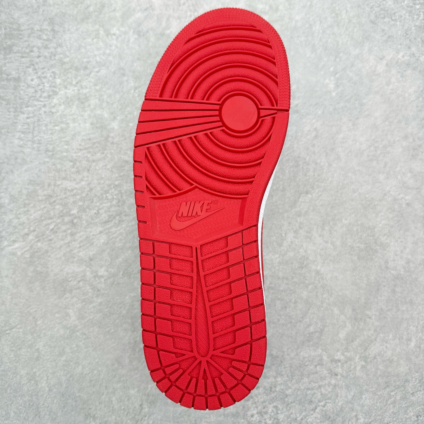 图片[9]-＃小DT Air Jordan AJ1 Low 低帮系列 全新流水线出品 超强性价比 DT版本平替选择 市场第二梯队 全部原鞋开发 原楦原纸板开发 全鞋电脑针车 原厂内置全掌气垫 原盒内在原标 唯一Zp原版鞋带绑法 免检产品 全新2022版型 全头层皮料 完美零毛边处理 原厂配置全掌气垫 价格定位良心 几十个配色陆续出货 实拍调校N版已经零色差零失真 百分百还原实物色彩所见即所得 不存在货不对板色差等低级问题 选购参考实物拍摄 不混卖不参货 只用心做好货严格选品 承诺混一赔十 尺码：36 36.5 37.5 38 38.5 39 40 40.5 41 42 42.5 43 44 44.5 45 46-选品中心