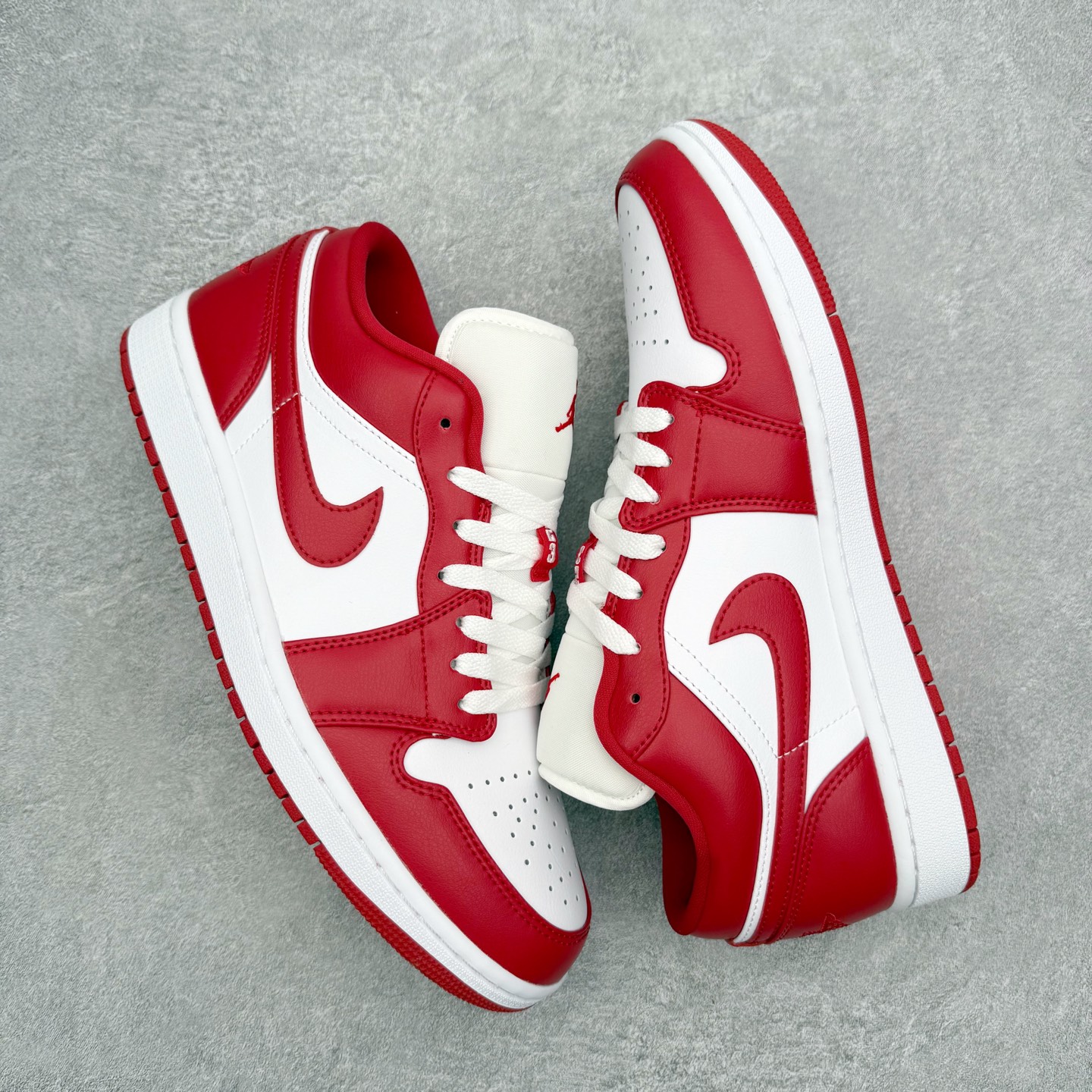 图片[3]-＃小DT Air Jordan AJ1 Low 低帮系列 全新流水线出品 超强性价比 DT版本平替选择 市场第二梯队 全部原鞋开发 原楦原纸板开发 全鞋电脑针车 原厂内置全掌气垫 原盒内在原标 唯一Zp原版鞋带绑法 免检产品 全新2022版型 全头层皮料 完美零毛边处理 原厂配置全掌气垫 价格定位良心 几十个配色陆续出货 实拍调校N版已经零色差零失真 百分百还原实物色彩所见即所得 不存在货不对板色差等低级问题 选购参考实物拍摄 不混卖不参货 只用心做好货严格选品 承诺混一赔十 尺码：36 36.5 37.5 38 38.5 39 40 40.5 41 42 42.5 43 44 44.5 45 46-选品中心