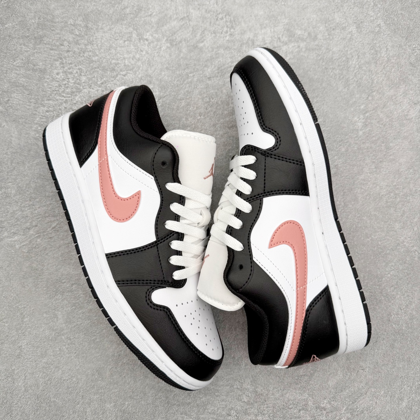 图片[3]-＃小DT Air Jordan AJ1 Low 低帮系列 全新流水线出品 超强性价比 DT版本平替选择 市场第二梯队 全部原鞋开发 原楦原纸板开发 全鞋电脑针车 原厂内置全掌气垫 原盒内在原标 唯一Zp原版鞋带绑法 免检产品 全新2022版型 全头层皮料 完美零毛边处理 原厂配置全掌气垫 价格定位良心 几十个配色陆续出货 实拍调校N版已经零色差零失真 百分百还原实物色彩所见即所得 不存在货不对板色差等低级问题 选购参考实物拍摄 不混卖不参货 只用心做好货严格选品 承诺混一赔十 尺码：36 36.5 37.5 38 38.5 39 40 40.5 41 42 42.5 43 44 44.5 45 46-选品中心