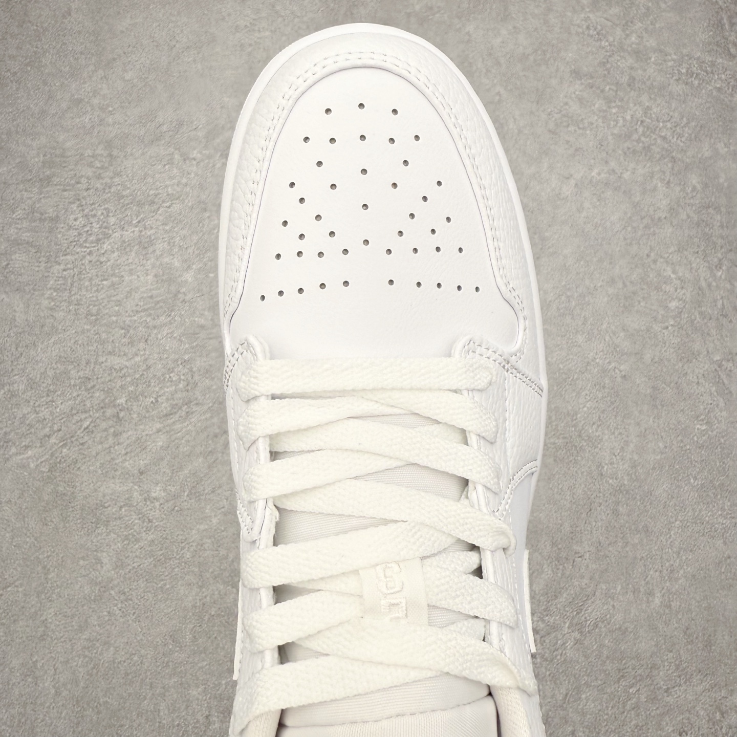 图片[4]-＃小DT Air Jordan AJ1 Low 低帮系列 全新流水线出品 超强性价比 DT版本平替选择 市场第二梯队 全部原鞋开发 原楦原纸板开发 全鞋电脑针车 原厂内置全掌气垫 原盒内在原标 唯一Zp原版鞋带绑法 免检产品 全新2022版型 全头层皮料 完美零毛边处理 原厂配置全掌气垫 价格定位良心 几十个配色陆续出货 实拍调校N版已经零色差零失真 百分百还原实物色彩所见即所得 不存在货不对板色差等低级问题 选购参考实物拍摄 不混卖不参货 只用心做好货严格选品 承诺混一赔十 尺码：36 36.5 37.5 38 38.5 39 40 40.5 41 42 42.5 43 44 44.5 45 46-选品中心