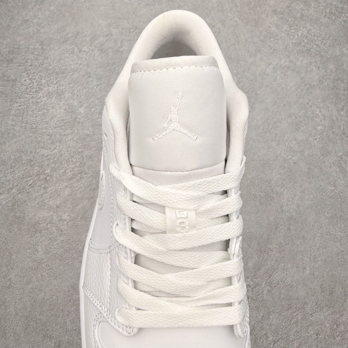 图片[5]-＃小DT Air Jordan AJ1 Low 低帮系列 全新流水线出品 超强性价比 DT版本平替选择 市场第二梯队 全部原鞋开发 原楦原纸板开发 全鞋电脑针车 原厂内置全掌气垫 原盒内在原标 唯一Zp原版鞋带绑法 免检产品 全新2022版型 全头层皮料 完美零毛边处理 原厂配置全掌气垫 价格定位良心 几十个配色陆续出货 实拍调校N版已经零色差零失真 百分百还原实物色彩所见即所得 不存在货不对板色差等低级问题 选购参考实物拍摄 不混卖不参货 只用心做好货严格选品 承诺混一赔十 尺码：36 36.5 37.5 38 38.5 39 40 40.5 41 42 42.5 43 44 44.5 45 46-选品中心