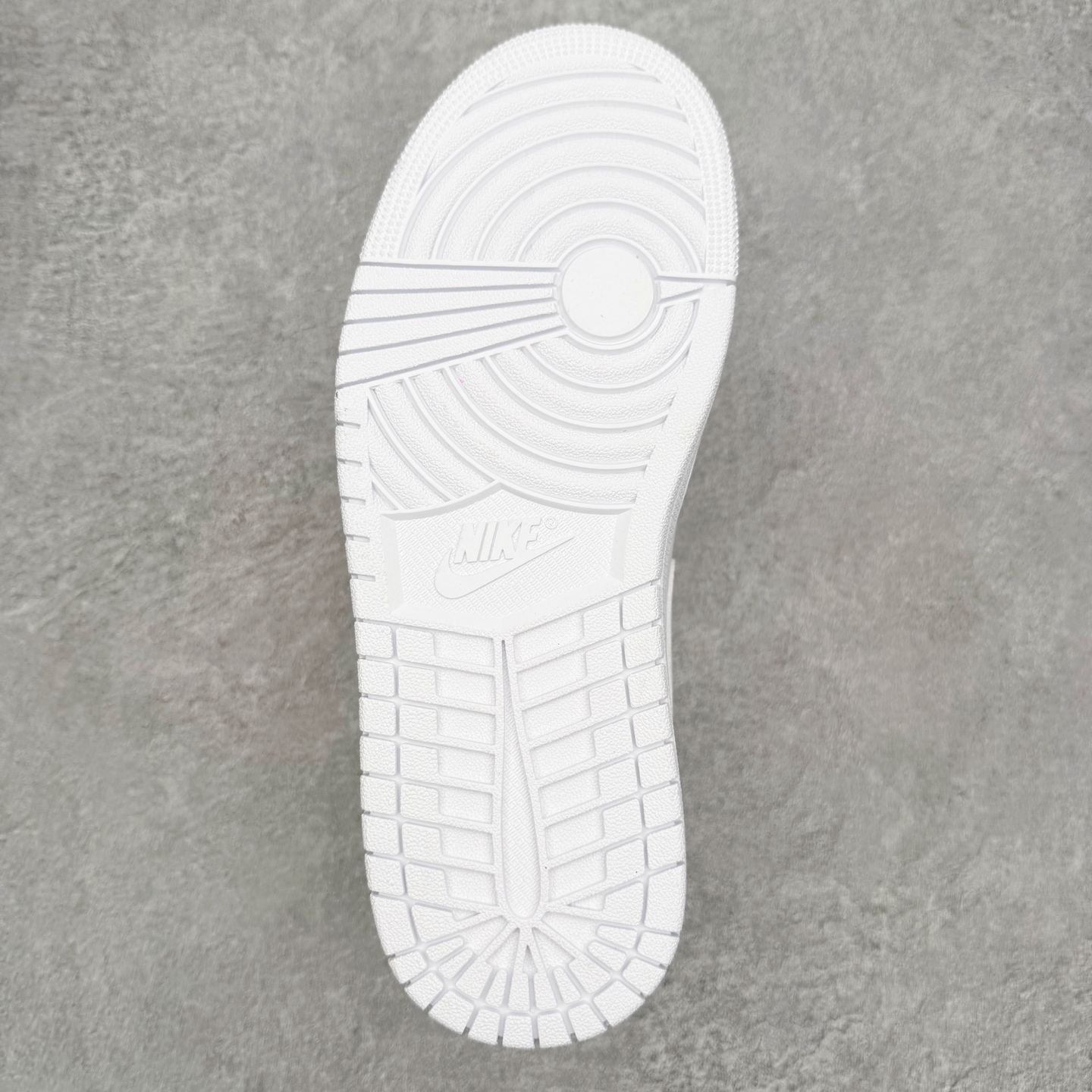 图片[9]-＃小DT Air Jordan AJ1 Low 低帮系列 全新流水线出品 超强性价比 DT版本平替选择 市场第二梯队 全部原鞋开发 原楦原纸板开发 全鞋电脑针车 原厂内置全掌气垫 原盒内在原标 唯一Zp原版鞋带绑法 免检产品 全新2022版型 全头层皮料 完美零毛边处理 原厂配置全掌气垫 价格定位良心 几十个配色陆续出货 实拍调校N版已经零色差零失真 百分百还原实物色彩所见即所得 不存在货不对板色差等低级问题 选购参考实物拍摄 不混卖不参货 只用心做好货严格选品 承诺混一赔十 尺码：36 36.5 37.5 38 38.5 39 40 40.5 41 42 42.5 43 44 44.5 45 46-选品中心