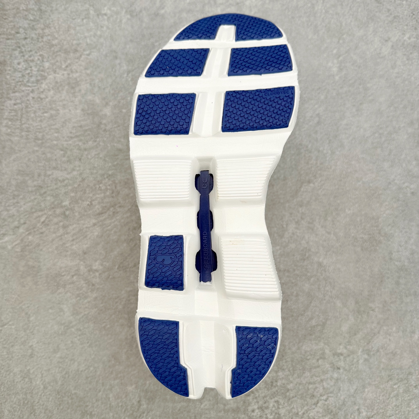 图片[9]-On昂跑 Cloudmonster 舒适 织物防滑透气回弹 低帮 休闲长跑城市通勤跑步鞋 此运动品牌 开创于2010年 缓震着陆、强效回弹、轻柔质感的设计构思始终是ON研制关键 与此同时基于“为全球提供革新性的跑步感受”信念 陆续推出了多款跑鞋及其以专业运动人体跑步工程学为设计关键的功能性跑步服饰设备 让跑者不费力气地畅快畅跑 尺码：36 36.5 37.5 38 38.5 39 40 40.5 41 42 42.5 43 44 44.5 45-选品中心