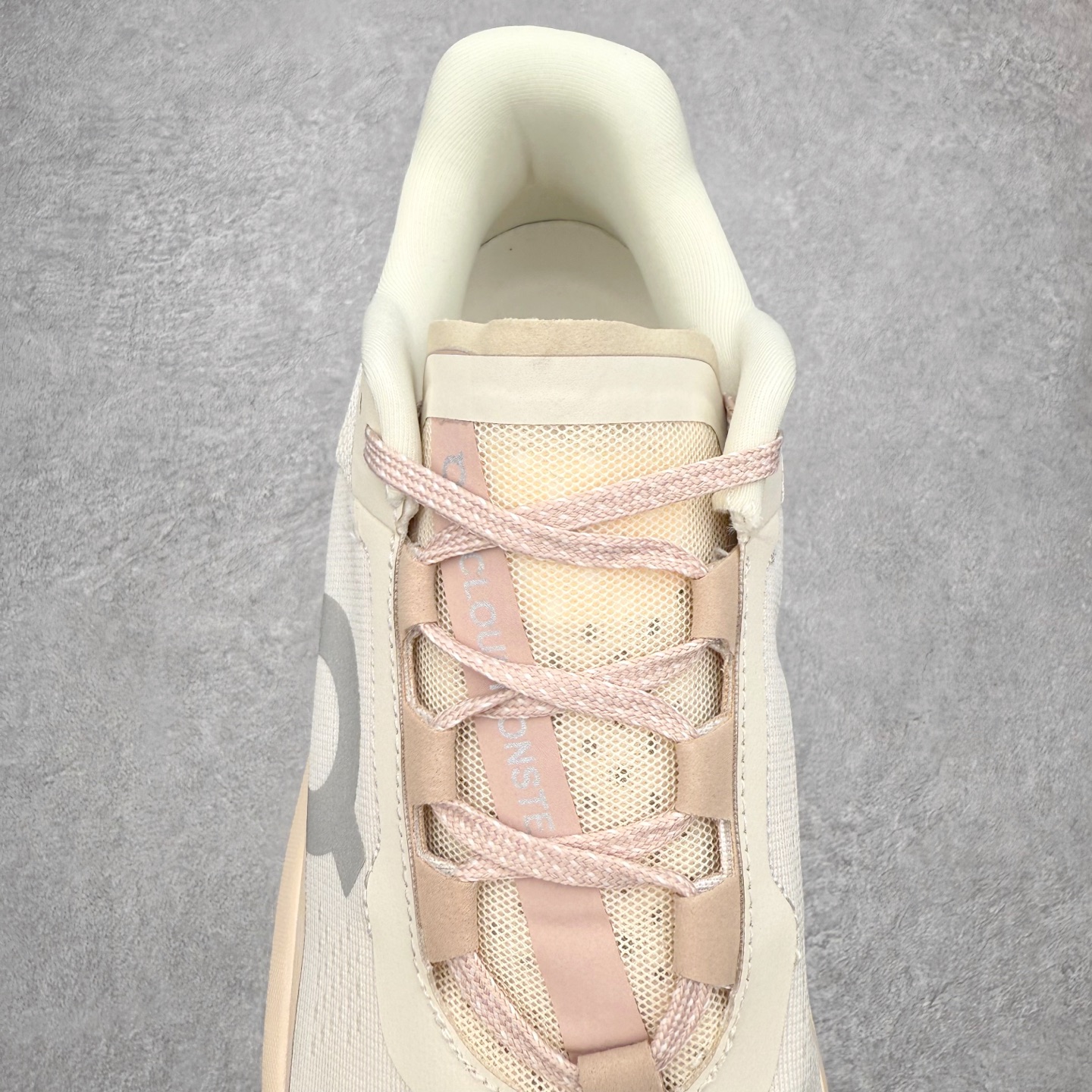 图片[5]-On昂跑 Cloudmonster 舒适 织物防滑透气回弹 低帮 休闲长跑城市通勤跑步鞋 此运动品牌 开创于2010年 缓震着陆、强效回弹、轻柔质感的设计构思始终是ON研制关键 与此同时基于“为全球提供革新性的跑步感受”信念 陆续推出了多款跑鞋及其以专业运动人体跑步工程学为设计关键的功能性跑步服饰设备 让跑者不费力气地畅快畅跑 尺码：36 36.5 37.5 38 38.5 39 40 40.5 41 42 42.5 43 44 44.5 45-选品中心