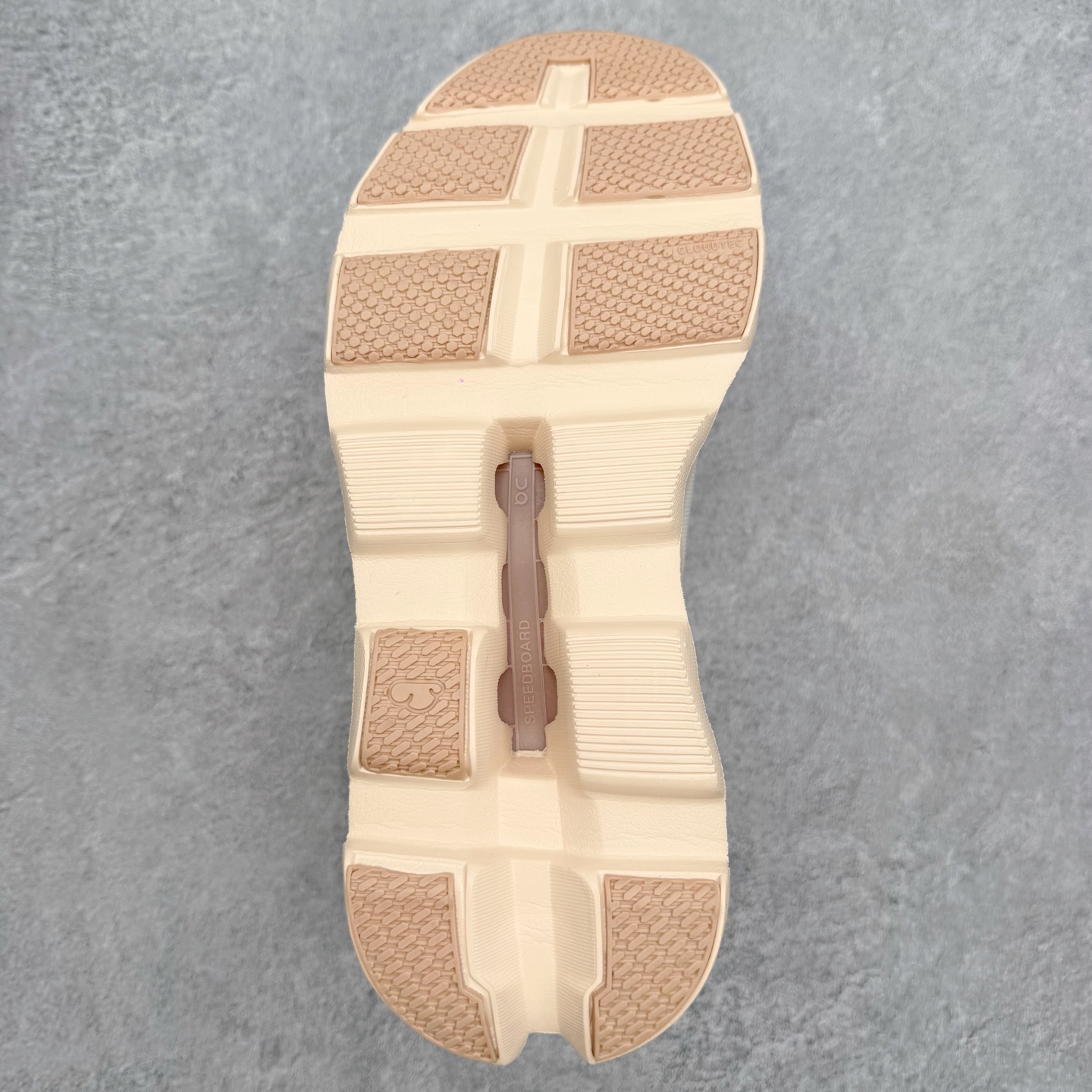 图片[9]-On昂跑 Cloudmonster 舒适 织物防滑透气回弹 低帮 休闲长跑城市通勤跑步鞋 此运动品牌 开创于2010年 缓震着陆、强效回弹、轻柔质感的设计构思始终是ON研制关键 与此同时基于“为全球提供革新性的跑步感受”信念 陆续推出了多款跑鞋及其以专业运动人体跑步工程学为设计关键的功能性跑步服饰设备 让跑者不费力气地畅快畅跑 尺码：36 36.5 37.5 38 38.5 39 40 40.5 41 42 42.5 43 44 44.5 45-选品中心