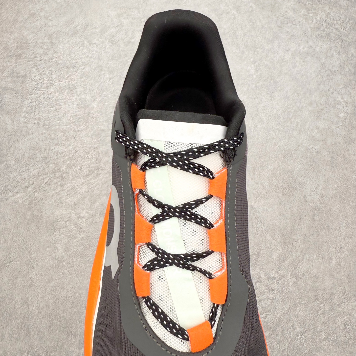 图片[5]-On昂跑 Cloudmonster 舒适 织物防滑透气回弹 低帮 休闲长跑城市通勤跑步鞋 此运动品牌 开创于2010年 缓震着陆、强效回弹、轻柔质感的设计构思始终是ON研制关键 与此同时基于“为全球提供革新性的跑步感受”信念 陆续推出了多款跑鞋及其以专业运动人体跑步工程学为设计关键的功能性跑步服饰设备 让跑者不费力气地畅快畅跑 尺码：36 36.5 37.5 38 38.5 39 40 40.5 41 42 42.5 43 44 44.5 45-选品中心