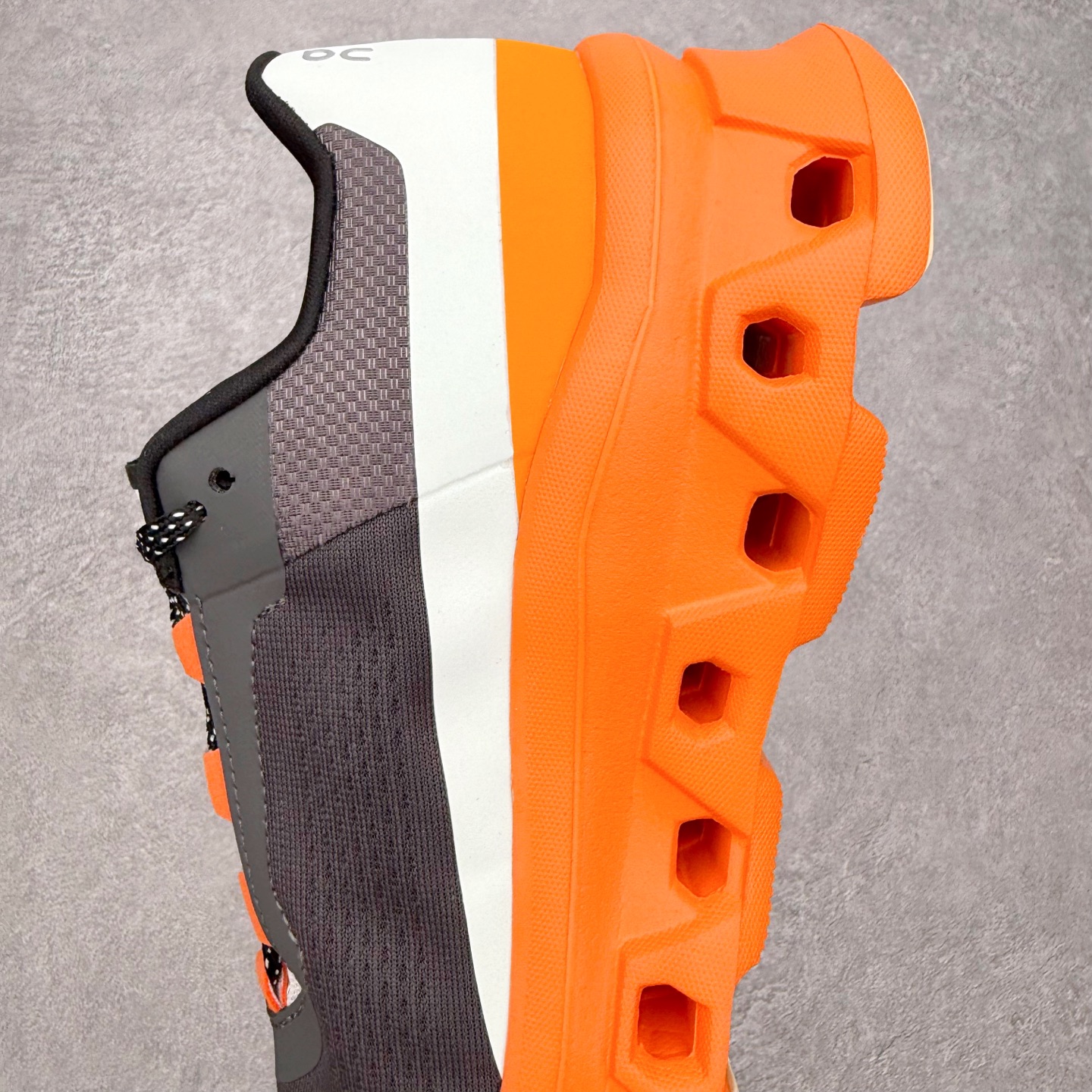 图片[7]-On昂跑 Cloudmonster 舒适 织物防滑透气回弹 低帮 休闲长跑城市通勤跑步鞋 此运动品牌 开创于2010年 缓震着陆、强效回弹、轻柔质感的设计构思始终是ON研制关键 与此同时基于“为全球提供革新性的跑步感受”信念 陆续推出了多款跑鞋及其以专业运动人体跑步工程学为设计关键的功能性跑步服饰设备 让跑者不费力气地畅快畅跑 尺码：36 36.5 37.5 38 38.5 39 40 40.5 41 42 42.5 43 44 44.5 45-选品中心