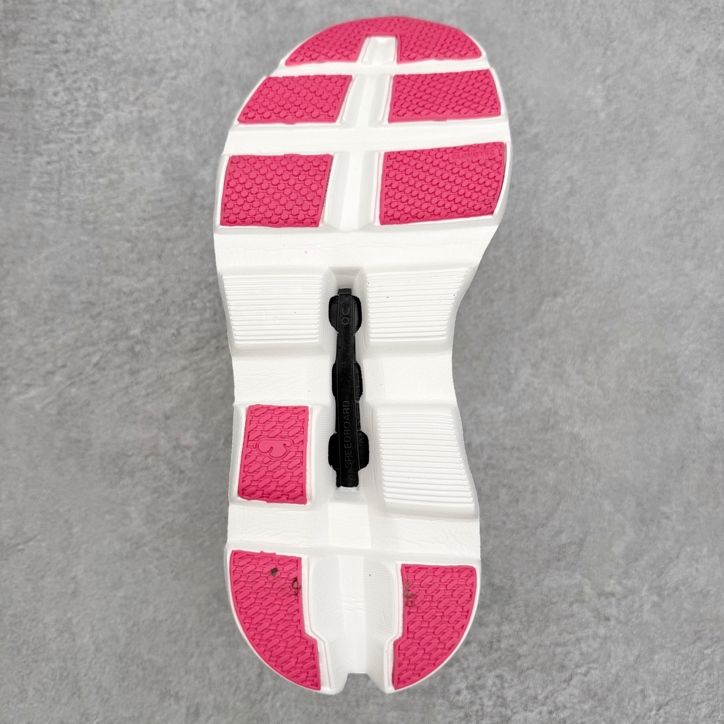 图片[9]-On昂跑 Cloudmonster 舒适 织物防滑透气回弹 低帮 休闲长跑城市通勤跑步鞋 此运动品牌 开创于2010年 缓震着陆、强效回弹、轻柔质感的设计构思始终是ON研制关键 与此同时基于“为全球提供革新性的跑步感受”信念 陆续推出了多款跑鞋及其以专业运动人体跑步工程学为设计关键的功能性跑步服饰设备 让跑者不费力气地畅快畅跑 尺码：36 36.5 37.5 38 38.5 39 40 40.5 41 42 42.5 43 44 44.5 45-选品中心