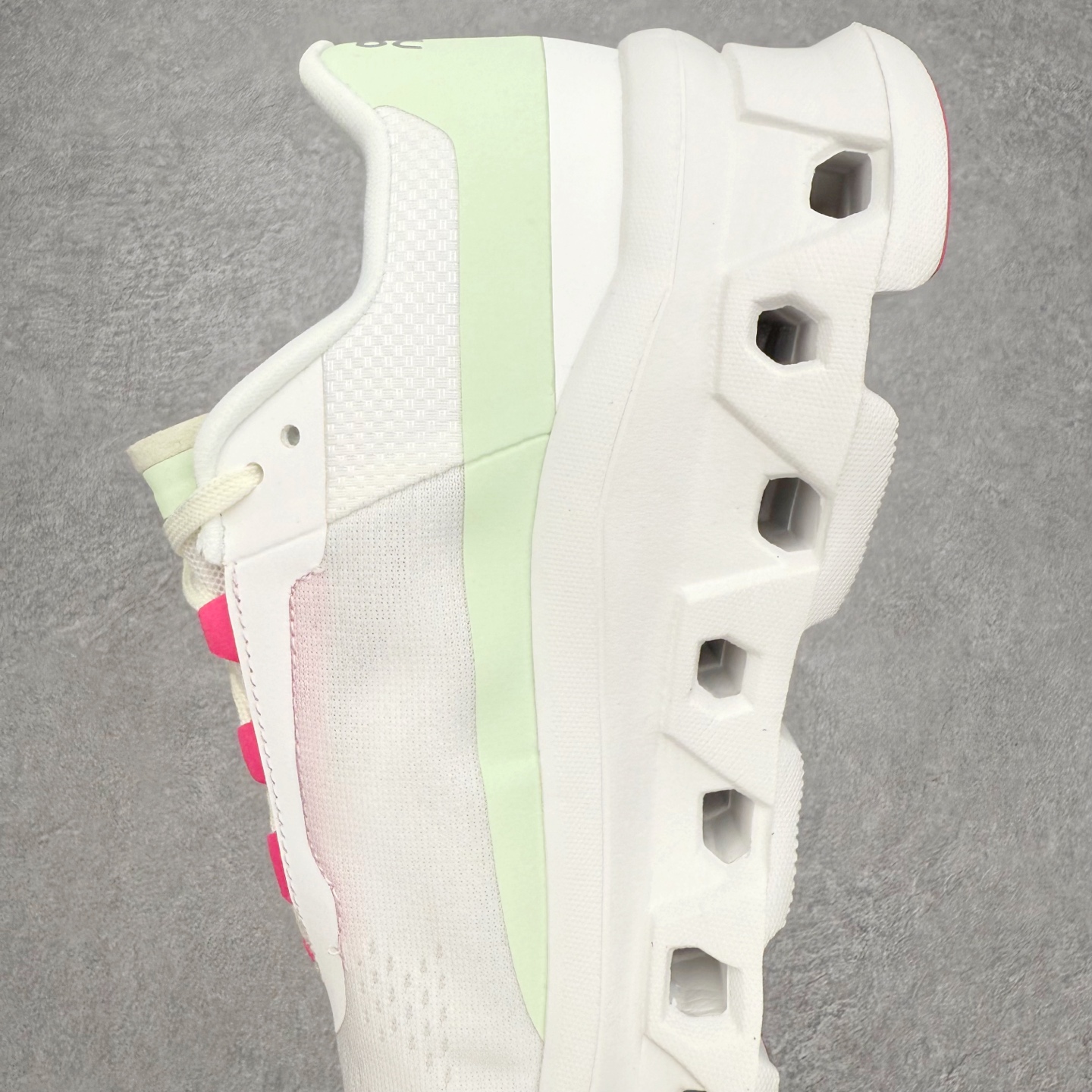 图片[7]-On昂跑 Cloudmonster 舒适 织物防滑透气回弹 低帮 休闲长跑城市通勤跑步鞋 此运动品牌 开创于2010年 缓震着陆、强效回弹、轻柔质感的设计构思始终是ON研制关键 与此同时基于“为全球提供革新性的跑步感受”信念 陆续推出了多款跑鞋及其以专业运动人体跑步工程学为设计关键的功能性跑步服饰设备 让跑者不费力气地畅快畅跑 尺码：36 36.5 37.5 38 38.5 39 40 40.5 41 42 42.5 43 44 44.5 45-选品中心