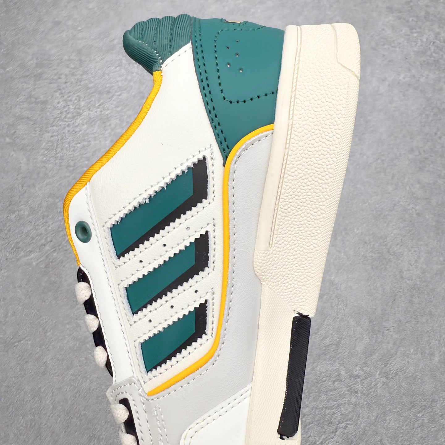 图片[7]-AD Originals 2020 DROP STEP XL三叶草新款 低帮校园休闲运动板鞋 IG1907 汇聚80和90年代篮球鞋设计含纹理感皮革和绒面革混合鞋面 缀撞色细节 造型复古 搭配加衬及踝鞋领和乙烯乙酸乙烯酯(EVA)插片 脚感舒适 让复古篮球风伴你出 尺码：36 36²/₃ 37¹/₃ 38 38²/₃ 39¹/₃ 40 40²/₃ 41¹/₃ 42 42²/₃ 43¹/₃ 44 44²/₃ 45¹/₃-选品中心