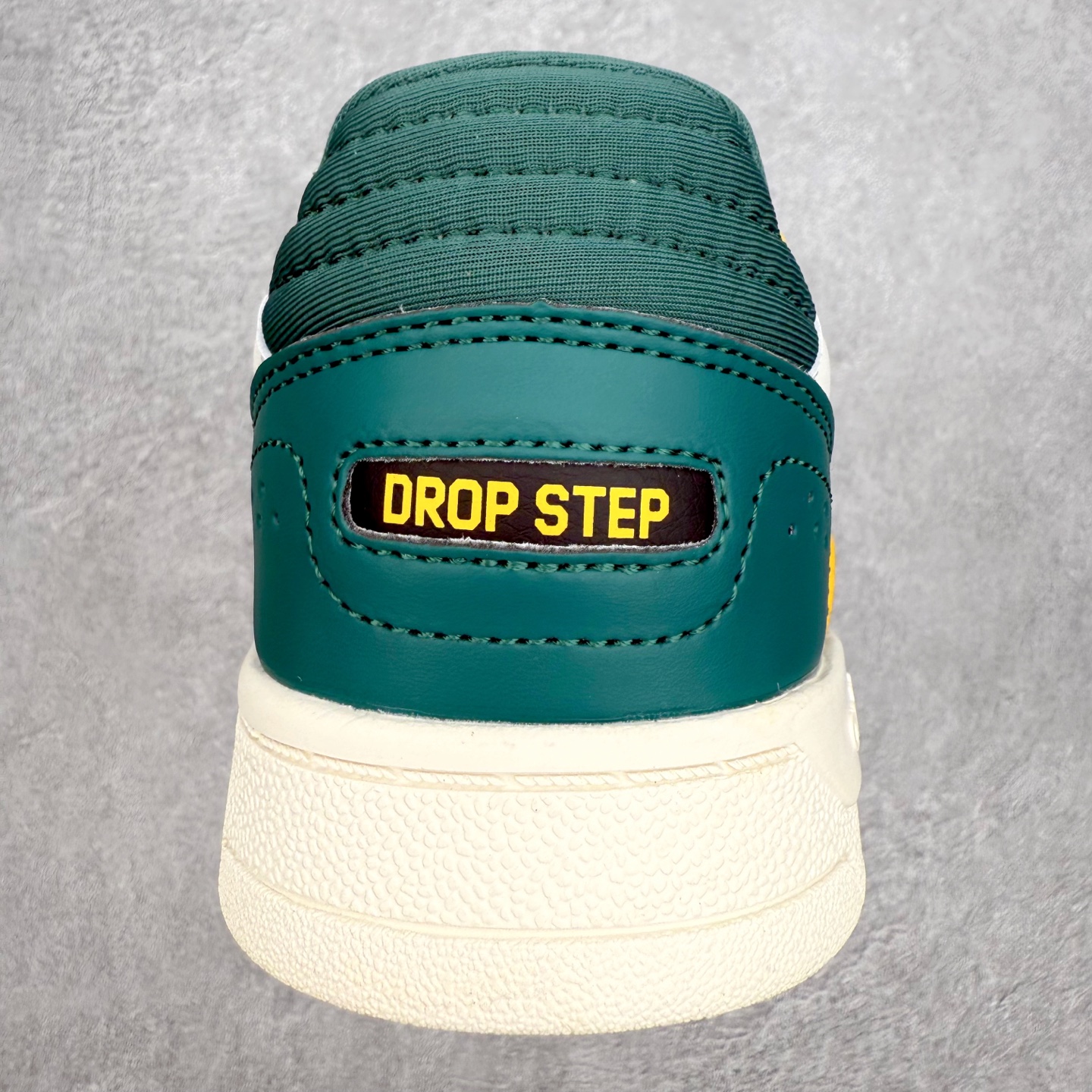 图片[8]-AD Originals 2020 DROP STEP XL三叶草新款 低帮校园休闲运动板鞋 IG1907 汇聚80和90年代篮球鞋设计含纹理感皮革和绒面革混合鞋面 缀撞色细节 造型复古 搭配加衬及踝鞋领和乙烯乙酸乙烯酯(EVA)插片 脚感舒适 让复古篮球风伴你出 尺码：36 36²/₃ 37¹/₃ 38 38²/₃ 39¹/₃ 40 40²/₃ 41¹/₃ 42 42²/₃ 43¹/₃ 44 44²/₃ 45¹/₃-选品中心