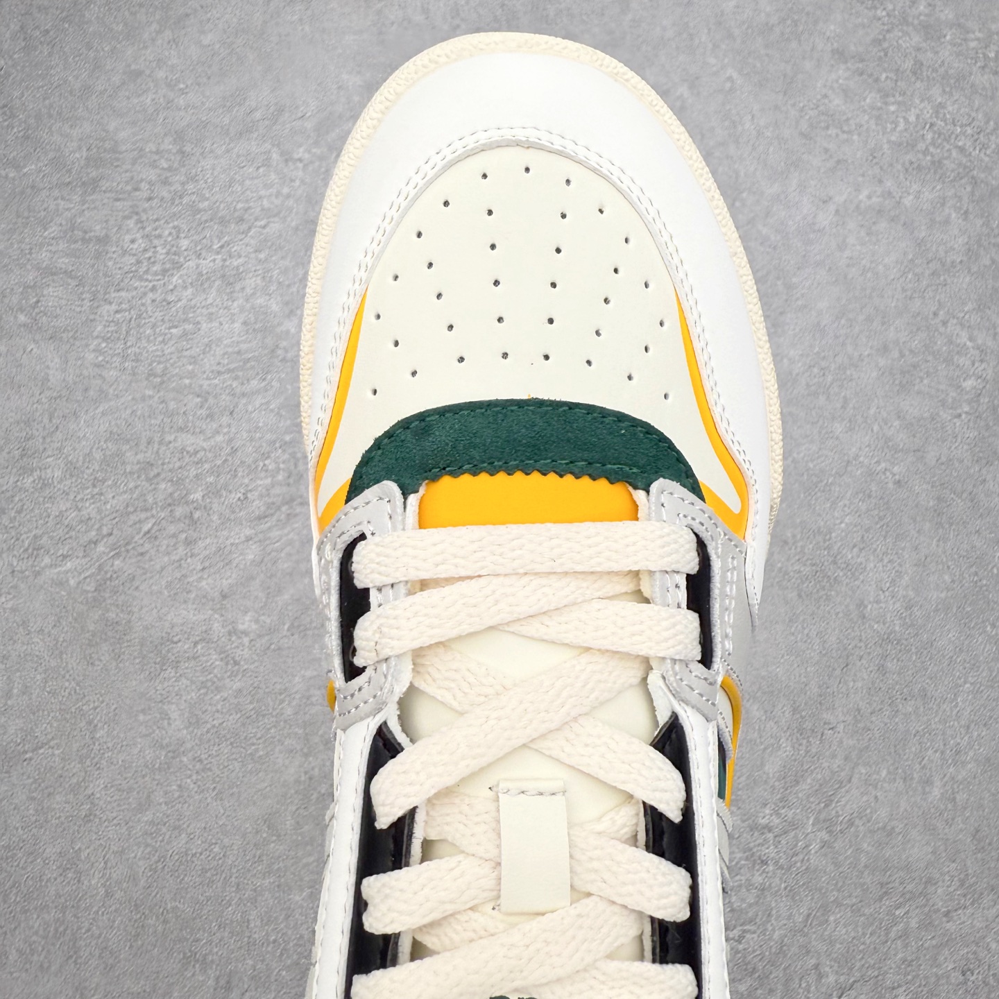 图片[4]-AD Originals 2020 DROP STEP XL三叶草新款 低帮校园休闲运动板鞋 IG1907 汇聚80和90年代篮球鞋设计含纹理感皮革和绒面革混合鞋面 缀撞色细节 造型复古 搭配加衬及踝鞋领和乙烯乙酸乙烯酯(EVA)插片 脚感舒适 让复古篮球风伴你出 尺码：36 36²/₃ 37¹/₃ 38 38²/₃ 39¹/₃ 40 40²/₃ 41¹/₃ 42 42²/₃ 43¹/₃ 44 44²/₃ 45¹/₃-选品中心