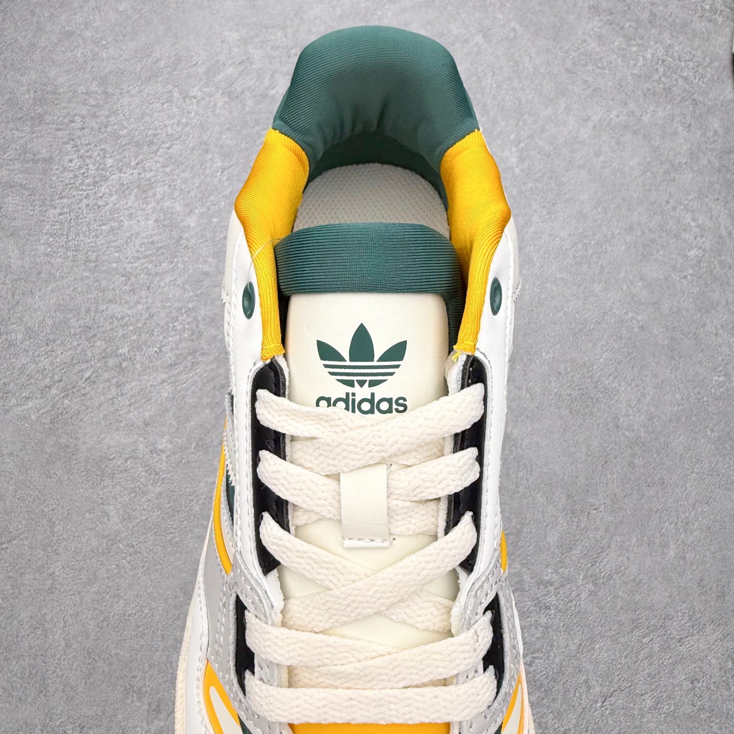 图片[5]-AD Originals 2020 DROP STEP XL三叶草新款 低帮校园休闲运动板鞋 IG1907 汇聚80和90年代篮球鞋设计含纹理感皮革和绒面革混合鞋面 缀撞色细节 造型复古 搭配加衬及踝鞋领和乙烯乙酸乙烯酯(EVA)插片 脚感舒适 让复古篮球风伴你出 尺码：36 36²/₃ 37¹/₃ 38 38²/₃ 39¹/₃ 40 40²/₃ 41¹/₃ 42 42²/₃ 43¹/₃ 44 44²/₃ 45¹/₃-选品中心