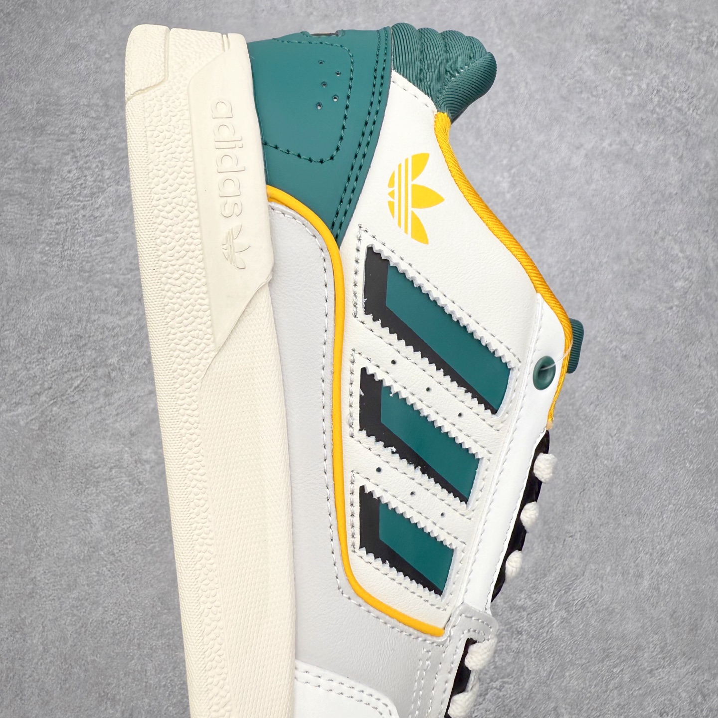 图片[6]-AD Originals 2020 DROP STEP XL三叶草新款 低帮校园休闲运动板鞋 IG1907 汇聚80和90年代篮球鞋设计含纹理感皮革和绒面革混合鞋面 缀撞色细节 造型复古 搭配加衬及踝鞋领和乙烯乙酸乙烯酯(EVA)插片 脚感舒适 让复古篮球风伴你出 尺码：36 36²/₃ 37¹/₃ 38 38²/₃ 39¹/₃ 40 40²/₃ 41¹/₃ 42 42²/₃ 43¹/₃ 44 44²/₃ 45¹/₃-选品中心