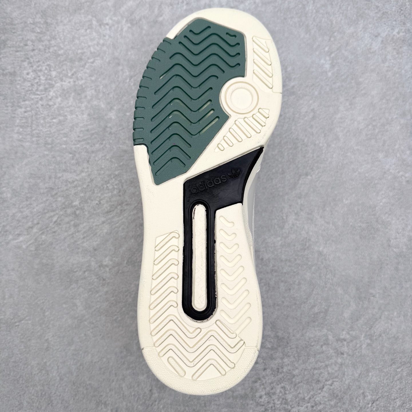 图片[9]-AD Originals 2020 DROP STEP XL三叶草新款 低帮校园休闲运动板鞋 IG1907 汇聚80和90年代篮球鞋设计含纹理感皮革和绒面革混合鞋面 缀撞色细节 造型复古 搭配加衬及踝鞋领和乙烯乙酸乙烯酯(EVA)插片 脚感舒适 让复古篮球风伴你出 尺码：36 36²/₃ 37¹/₃ 38 38²/₃ 39¹/₃ 40 40²/₃ 41¹/₃ 42 42²/₃ 43¹/₃ 44 44²/₃ 45¹/₃-选品中心