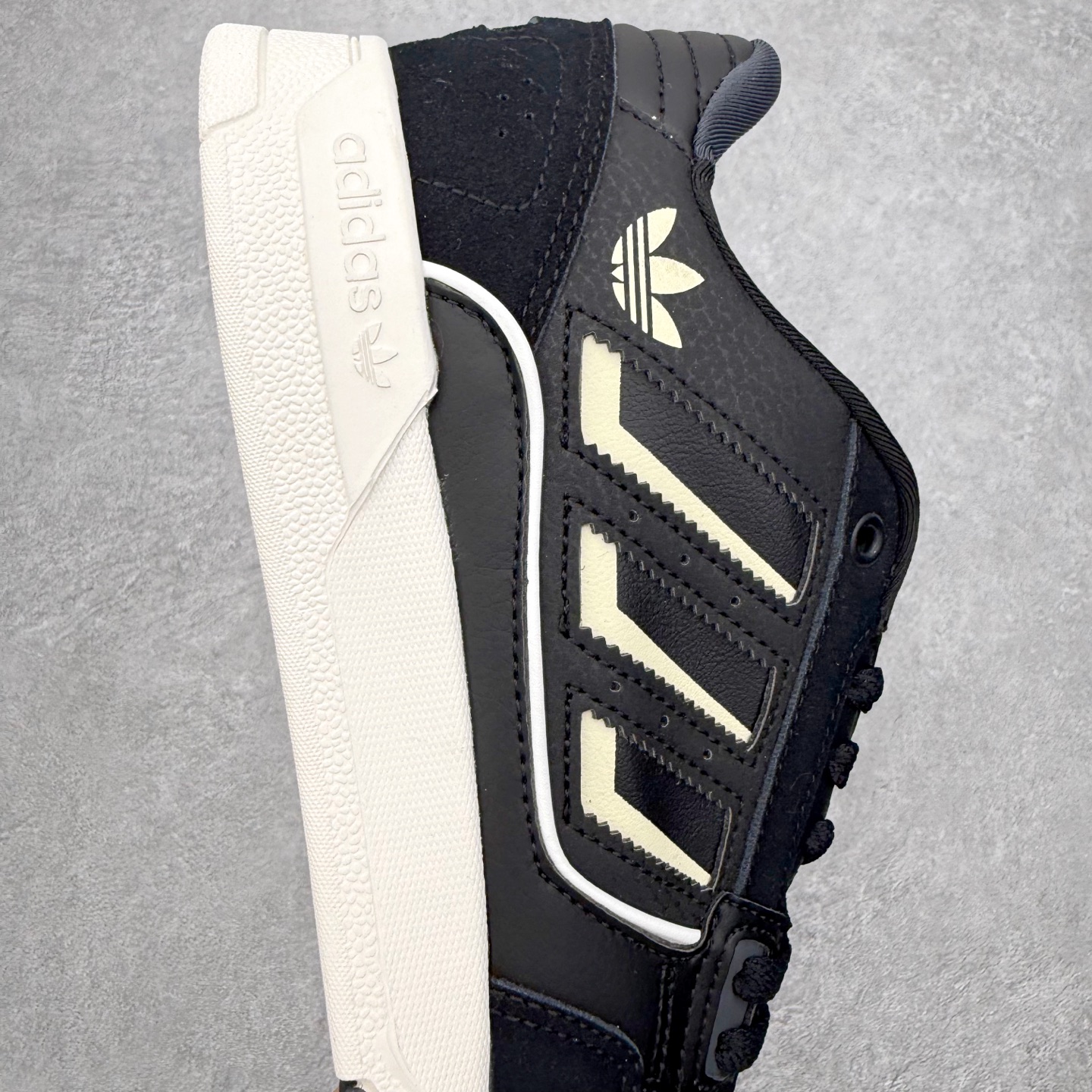 图片[6]-AD Originals 2020 DROP STEP XL三叶草新款 低帮校园休闲运动板鞋 KI3416 汇聚80和90年代篮球鞋设计含纹理感皮革和绒面革混合鞋面 缀撞色细节 造型复古 搭配加衬及踝鞋领和乙烯乙酸乙烯酯(EVA)插片 脚感舒适 让复古篮球风伴你出 尺码：36 36²/₃ 37¹/₃ 38 38²/₃ 39¹/₃ 40 40²/₃ 41¹/₃ 42 42²/₃ 43¹/₃ 44 44²/₃ 45¹/₃-选品中心