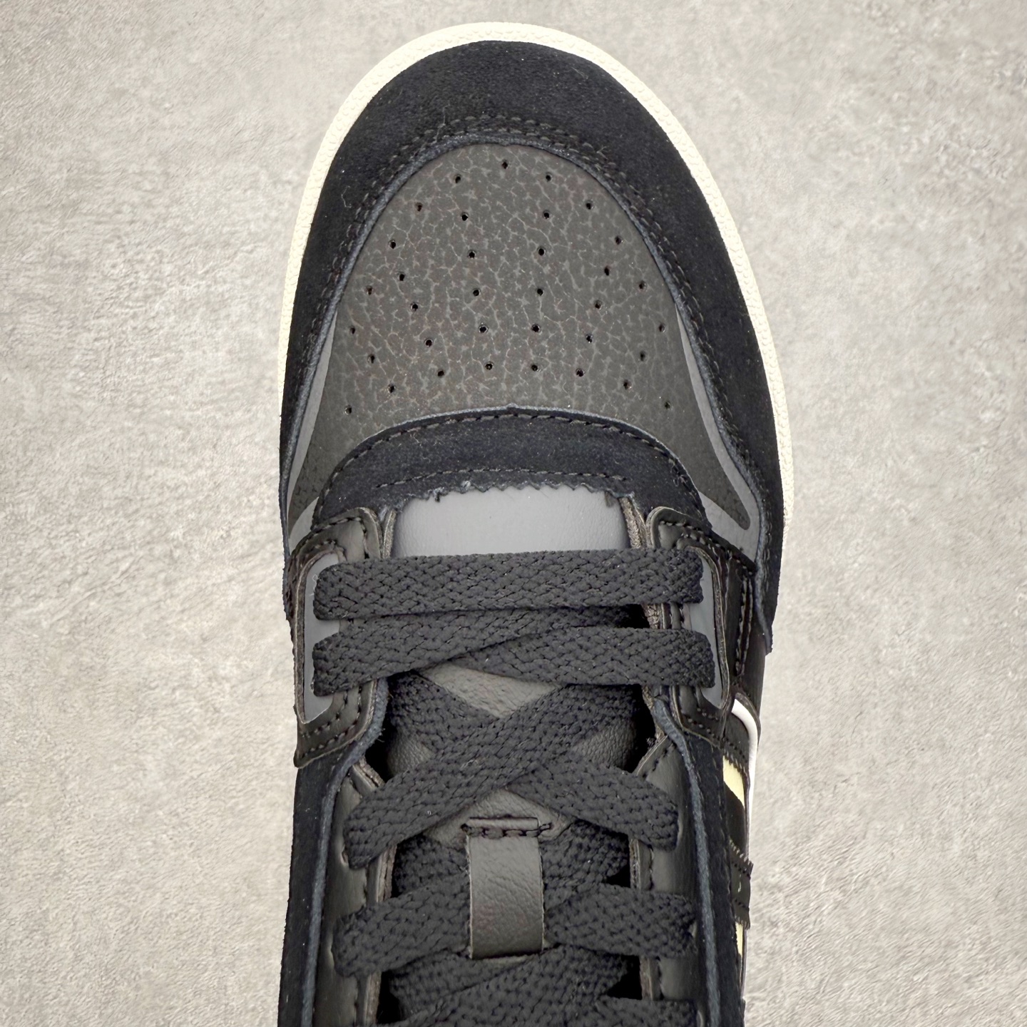 图片[4]-AD Originals 2020 DROP STEP XL三叶草新款 低帮校园休闲运动板鞋 KI3416 汇聚80和90年代篮球鞋设计含纹理感皮革和绒面革混合鞋面 缀撞色细节 造型复古 搭配加衬及踝鞋领和乙烯乙酸乙烯酯(EVA)插片 脚感舒适 让复古篮球风伴你出 尺码：36 36²/₃ 37¹/₃ 38 38²/₃ 39¹/₃ 40 40²/₃ 41¹/₃ 42 42²/₃ 43¹/₃ 44 44²/₃ 45¹/₃-选品中心