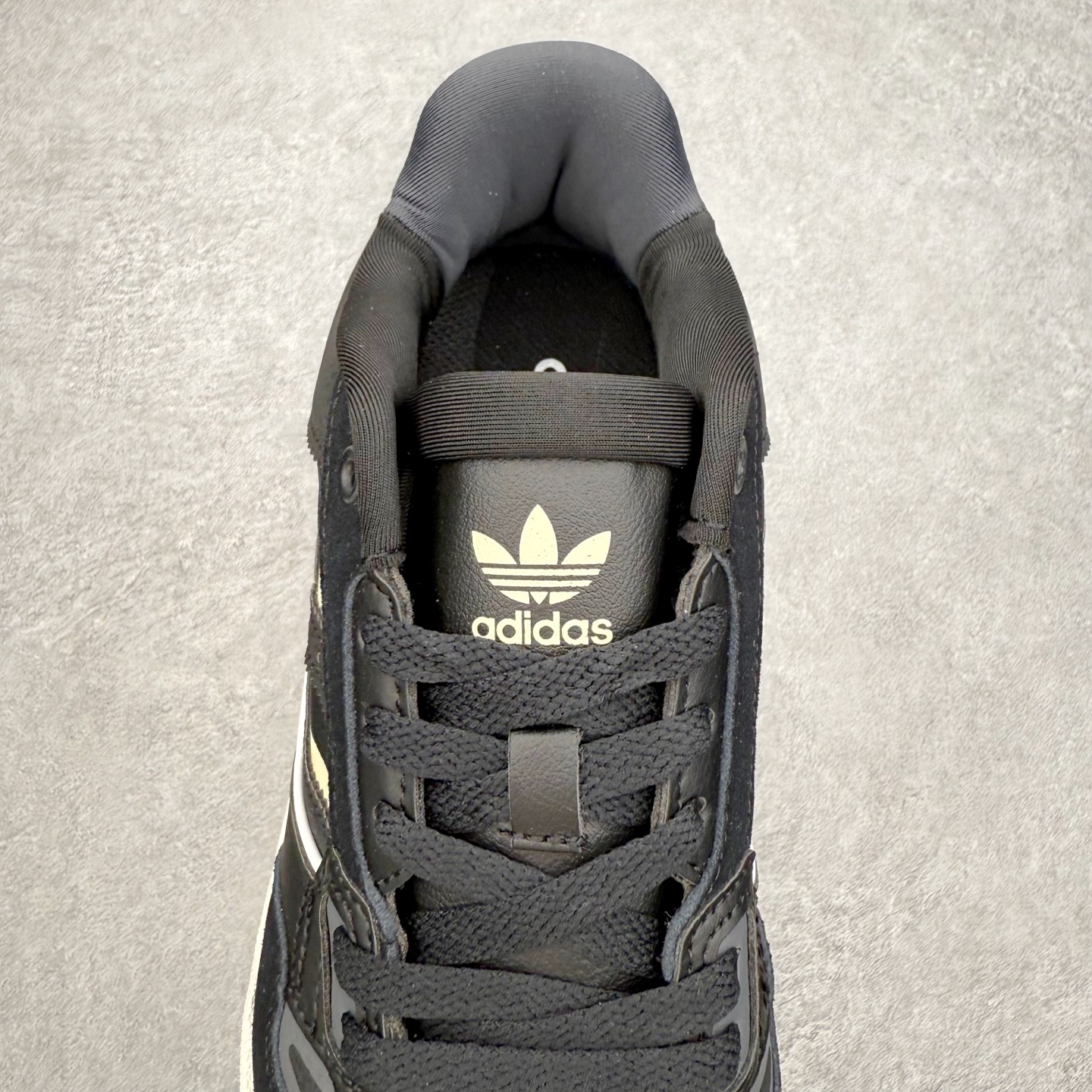 图片[5]-AD Originals 2020 DROP STEP XL三叶草新款 低帮校园休闲运动板鞋 KI3416 汇聚80和90年代篮球鞋设计含纹理感皮革和绒面革混合鞋面 缀撞色细节 造型复古 搭配加衬及踝鞋领和乙烯乙酸乙烯酯(EVA)插片 脚感舒适 让复古篮球风伴你出 尺码：36 36²/₃ 37¹/₃ 38 38²/₃ 39¹/₃ 40 40²/₃ 41¹/₃ 42 42²/₃ 43¹/₃ 44 44²/₃ 45¹/₃-选品中心