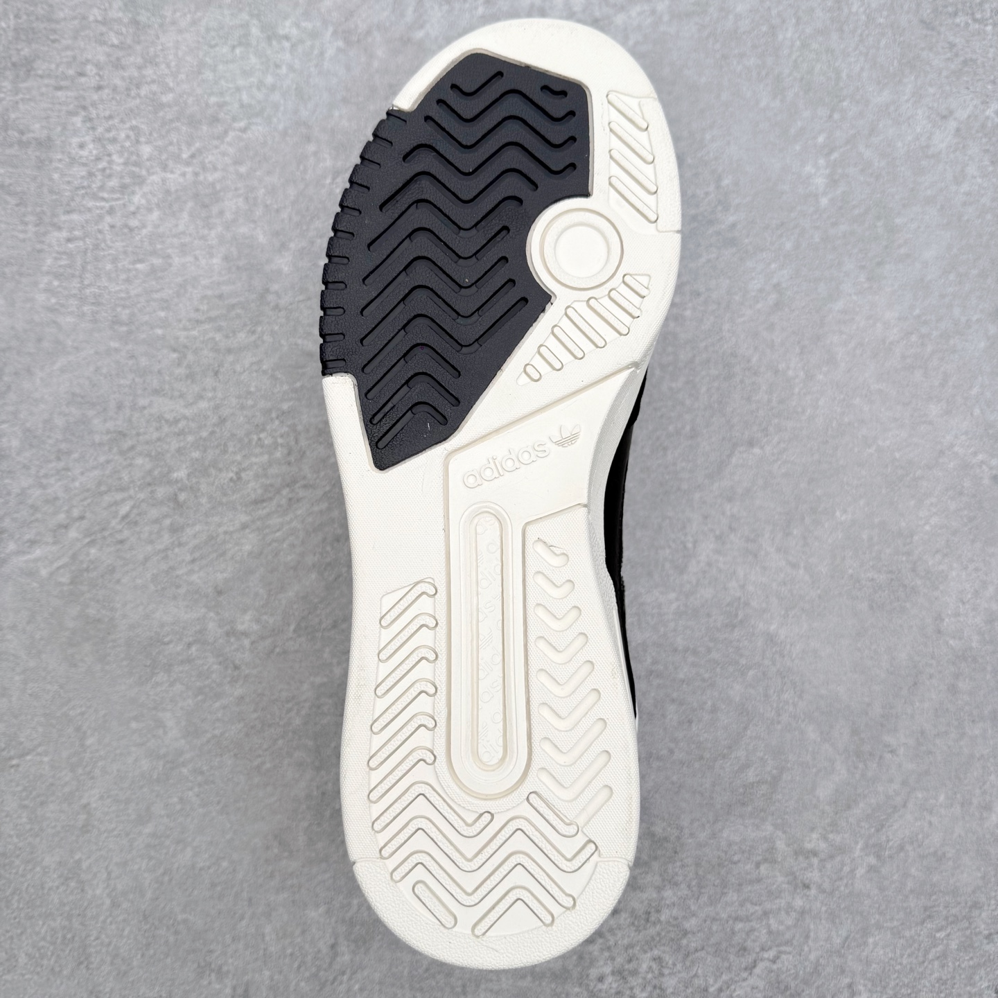 图片[9]-AD Originals 2020 DROP STEP XL三叶草新款 低帮校园休闲运动板鞋 KI3416 汇聚80和90年代篮球鞋设计含纹理感皮革和绒面革混合鞋面 缀撞色细节 造型复古 搭配加衬及踝鞋领和乙烯乙酸乙烯酯(EVA)插片 脚感舒适 让复古篮球风伴你出 尺码：36 36²/₃ 37¹/₃ 38 38²/₃ 39¹/₃ 40 40²/₃ 41¹/₃ 42 42²/₃ 43¹/₃ 44 44²/₃ 45¹/₃-选品中心